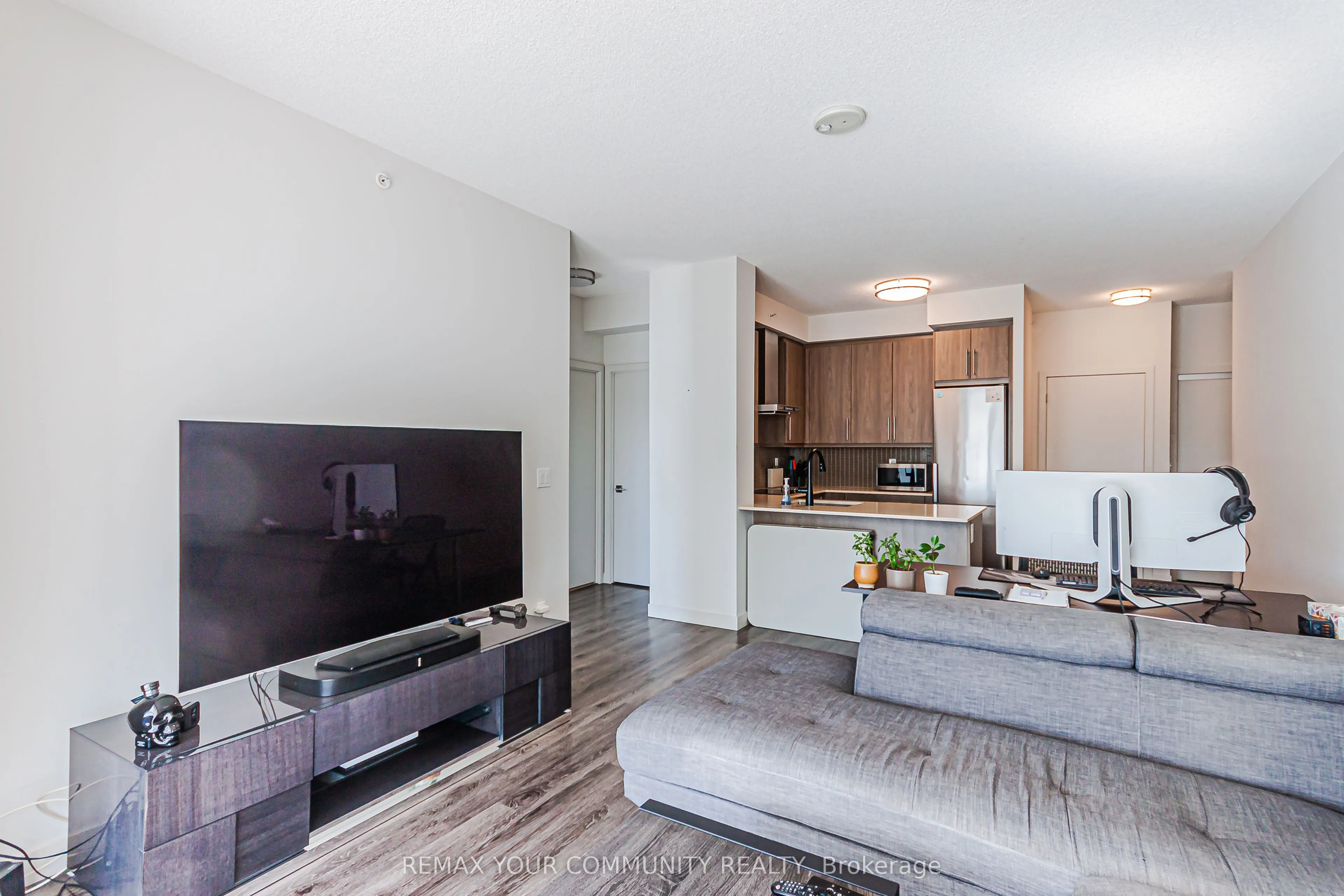 2081 Fairview Street #1806