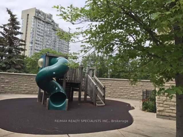 200 Burnhamthorpe Road E #1502