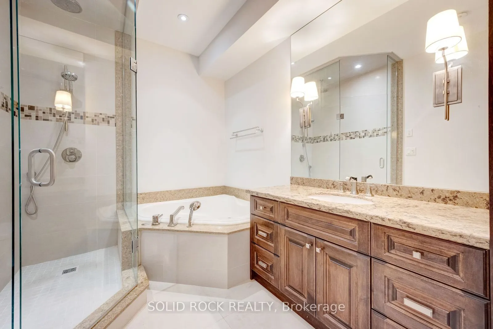 13 Compass Way #13