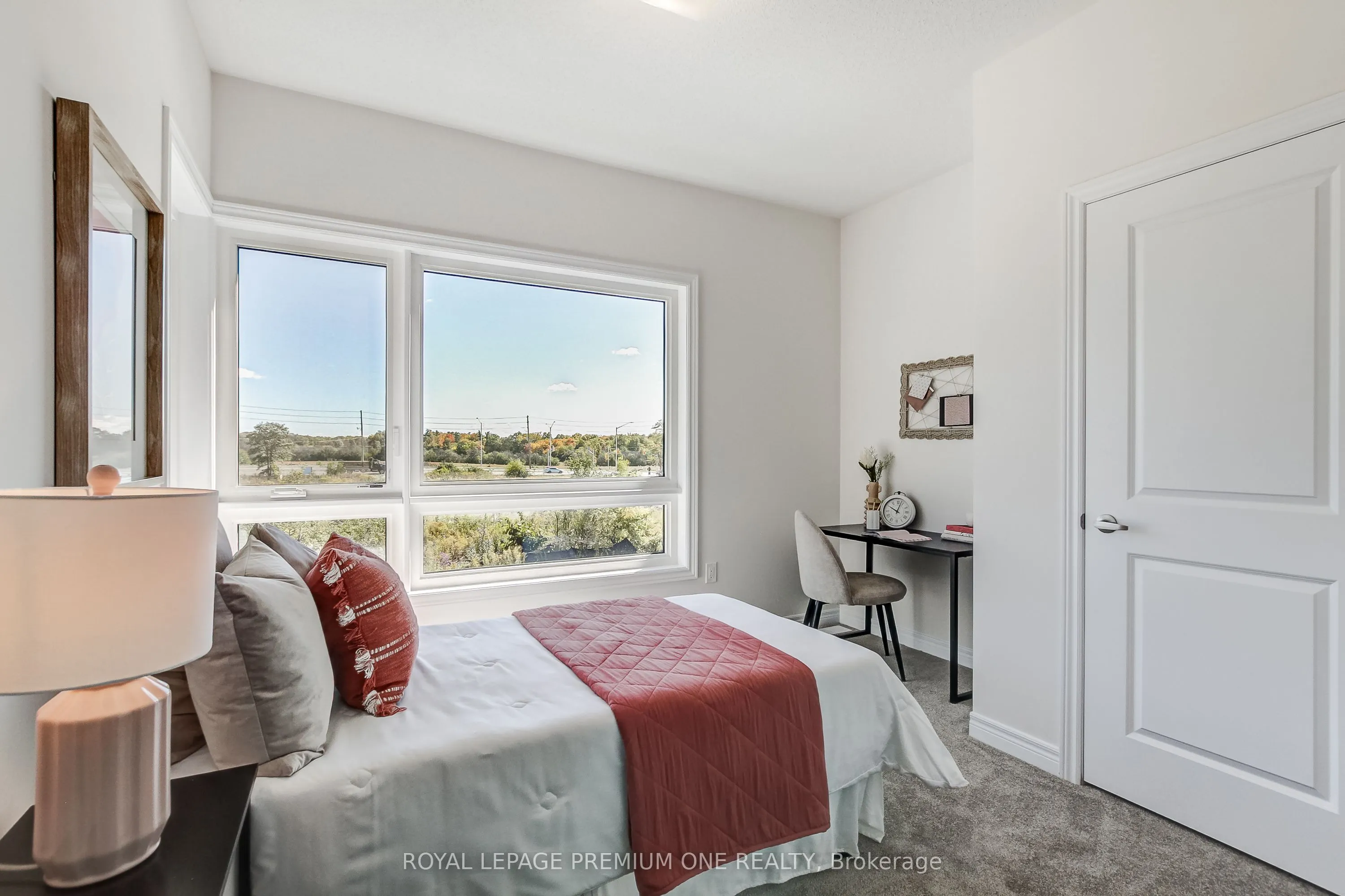 849 HICKORY Crescent