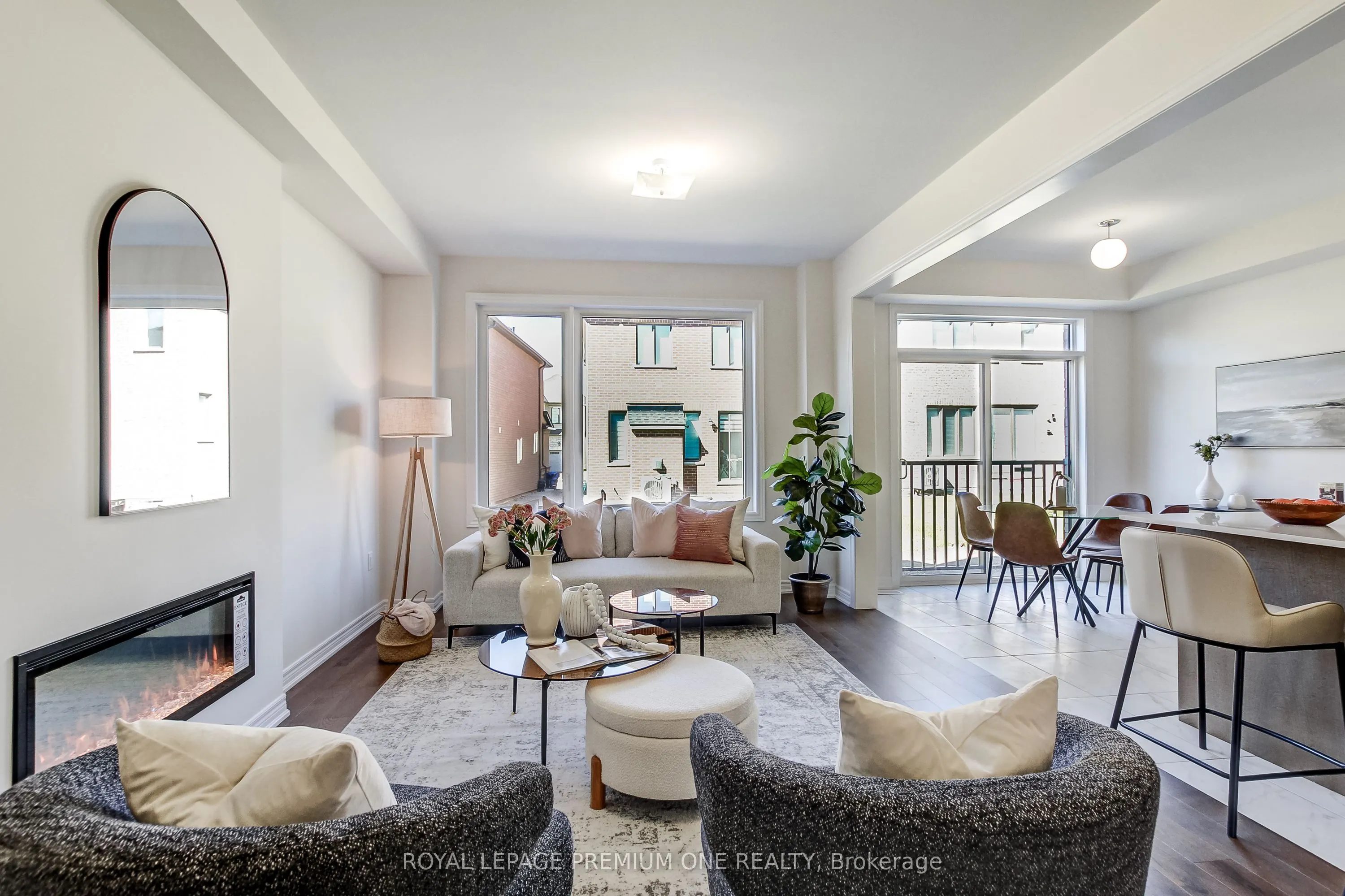 849 HICKORY Crescent