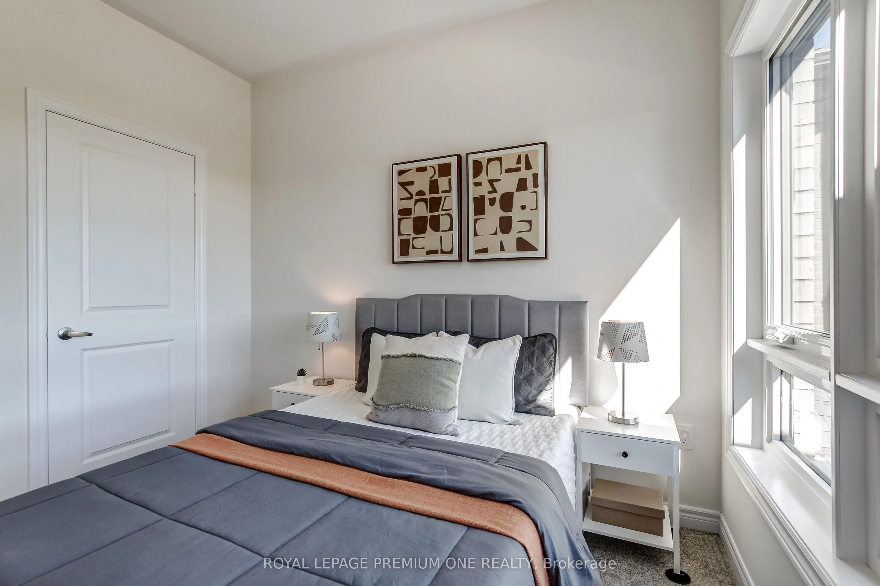 849 HICKORY Crescent