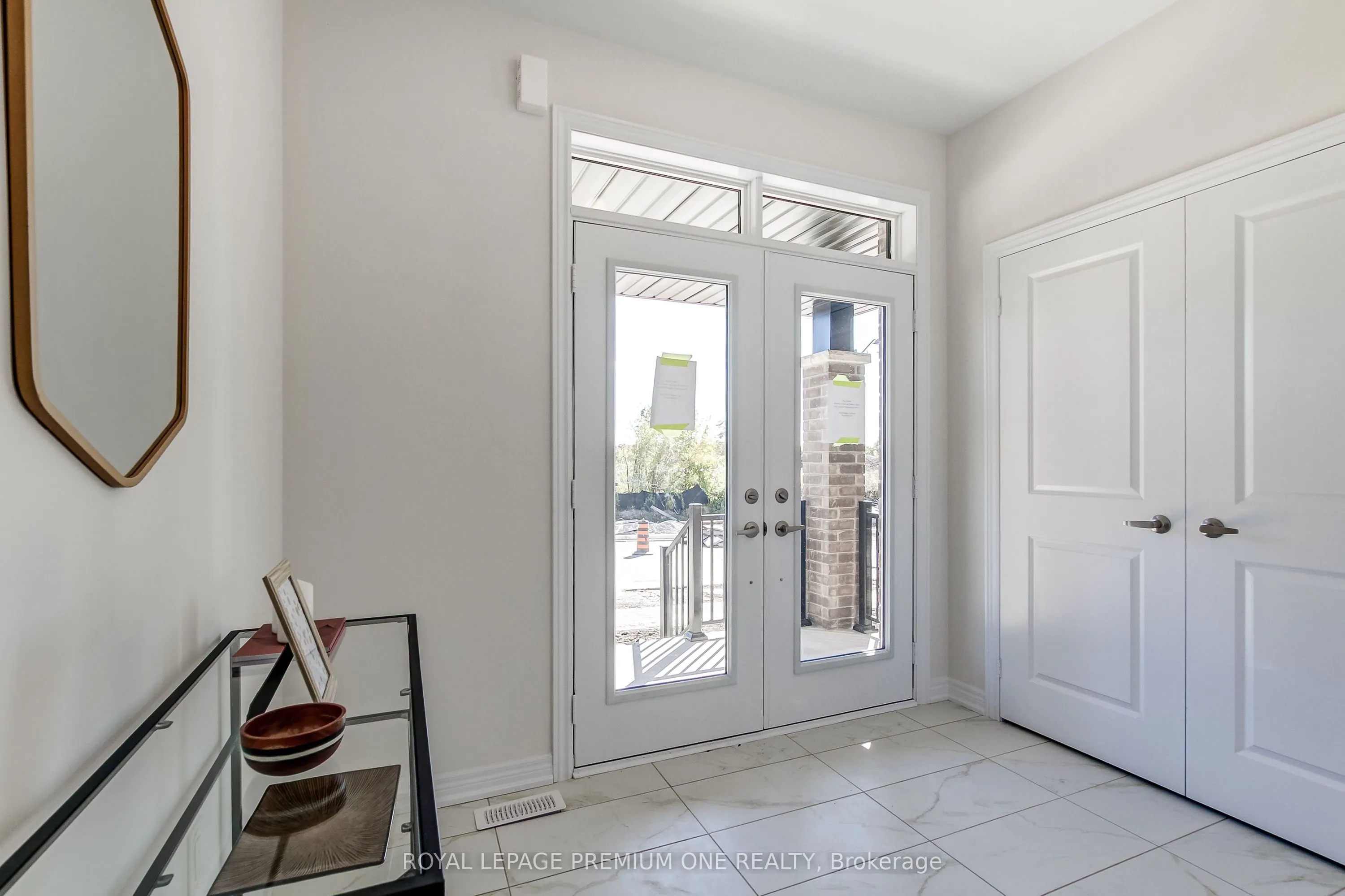 849 HICKORY Crescent
