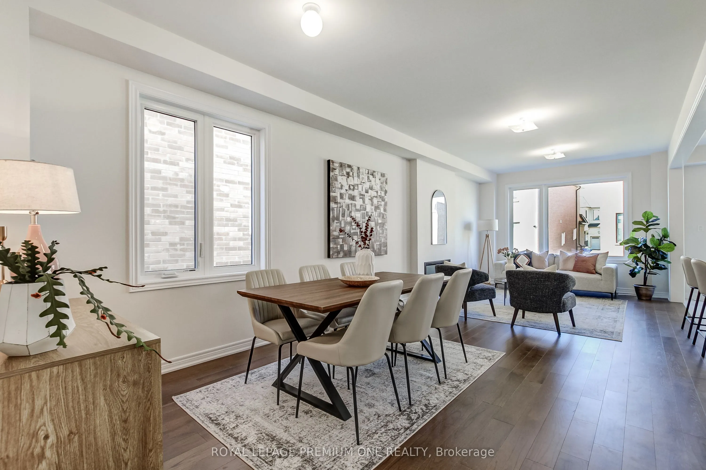 849 HICKORY Crescent