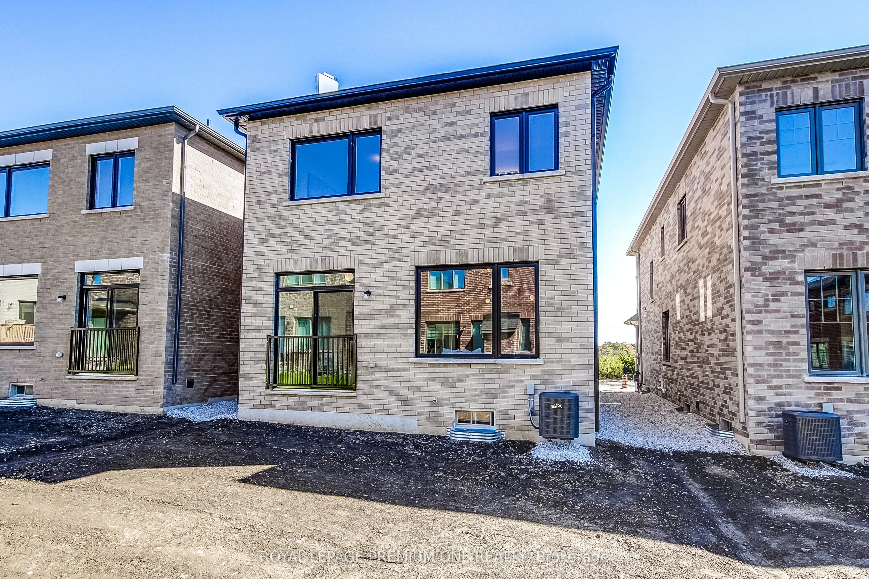 849 HICKORY Crescent