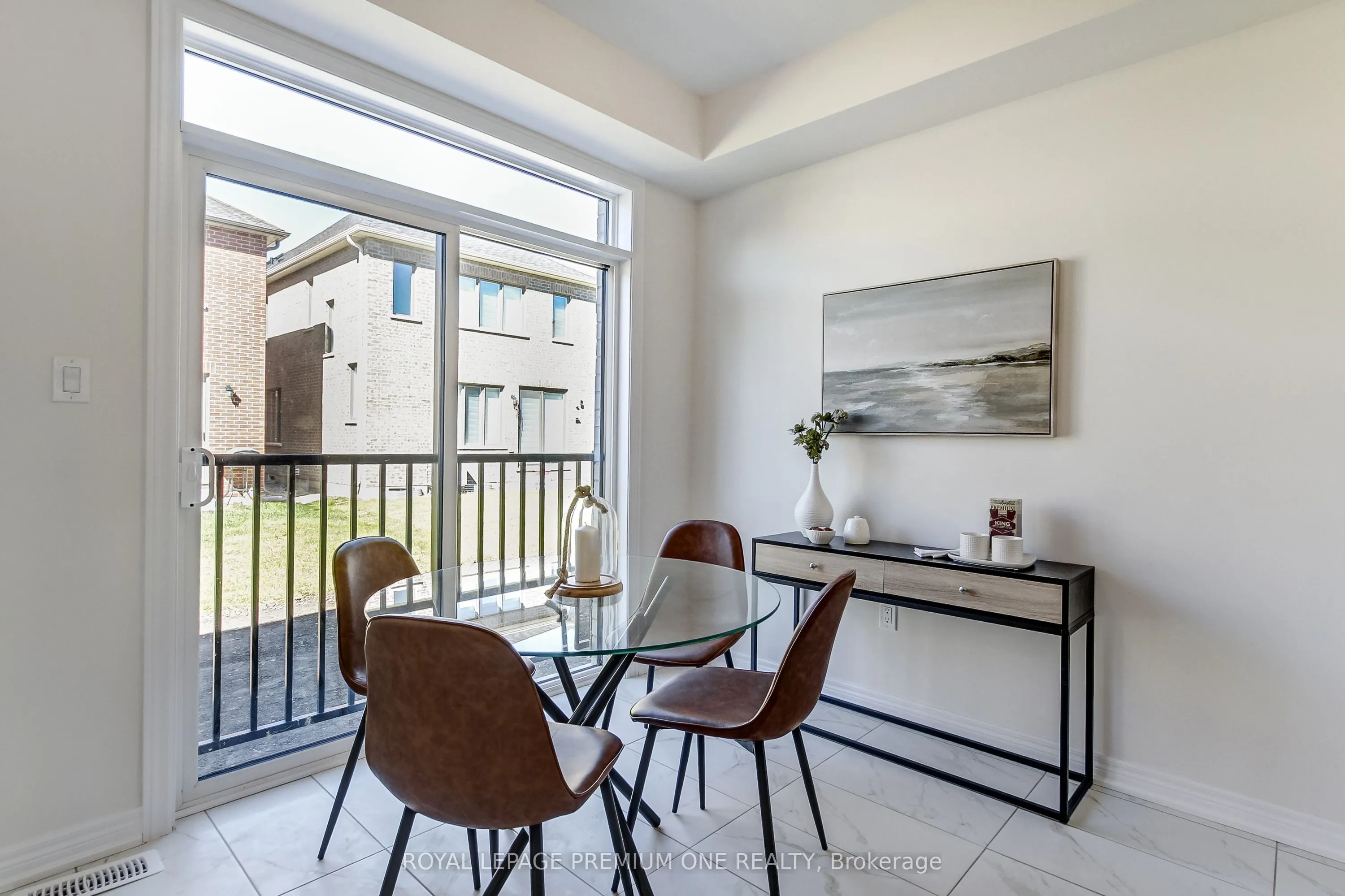849 HICKORY Crescent