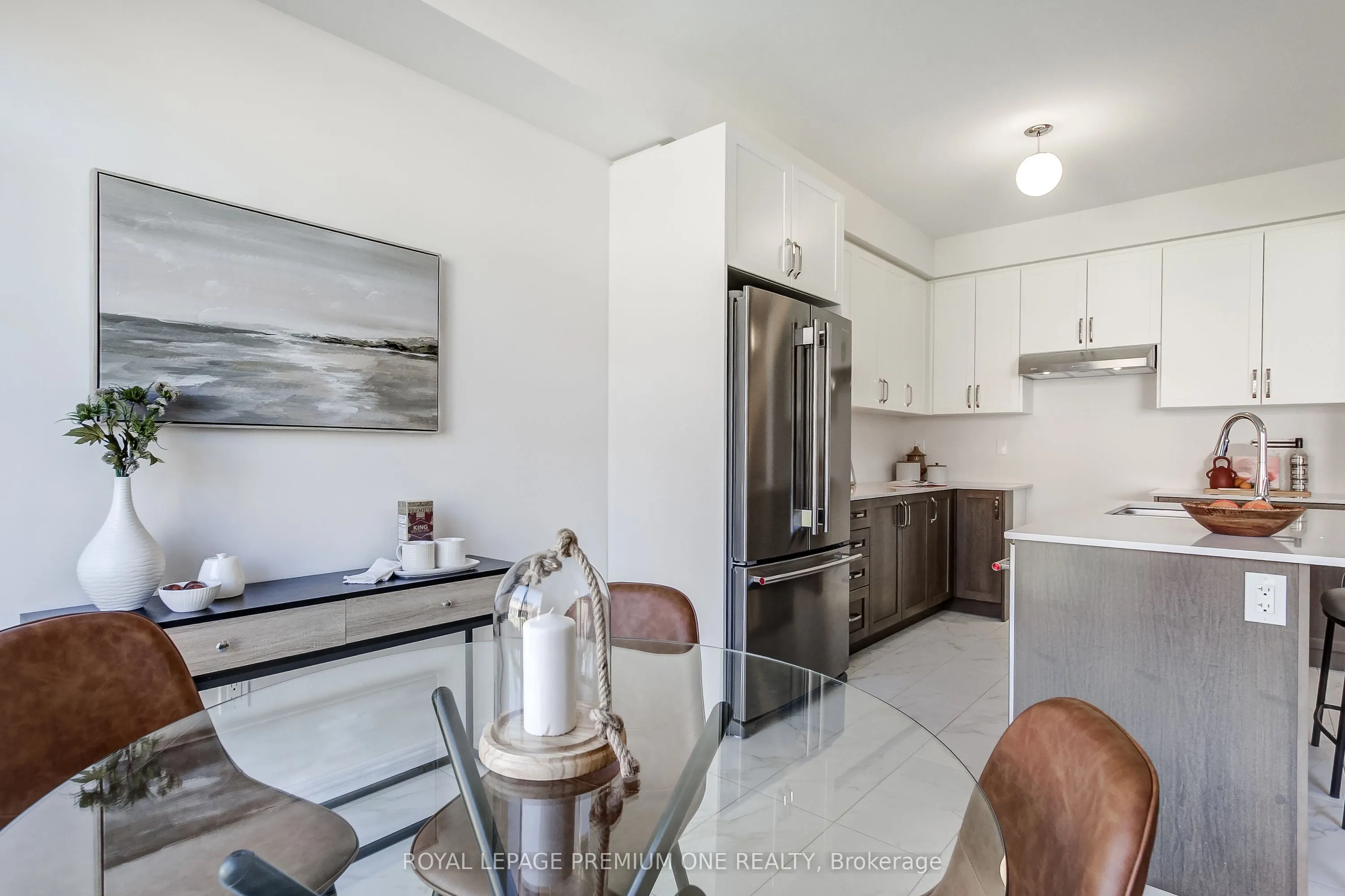 849 HICKORY Crescent
