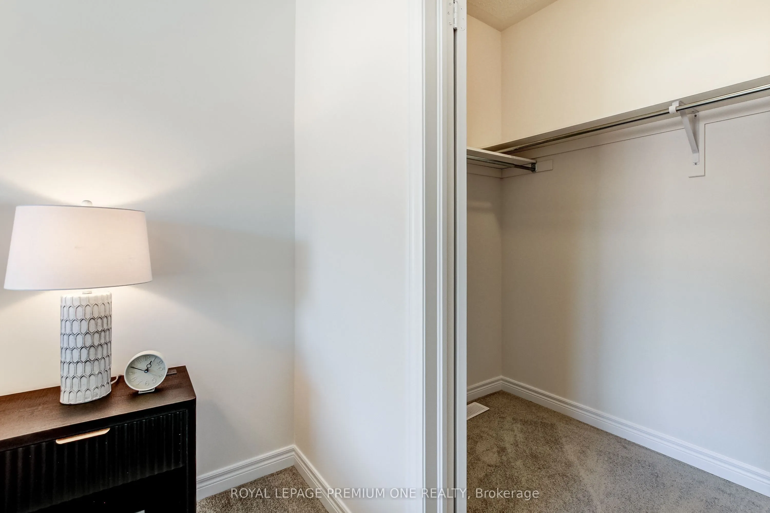 849 HICKORY Crescent