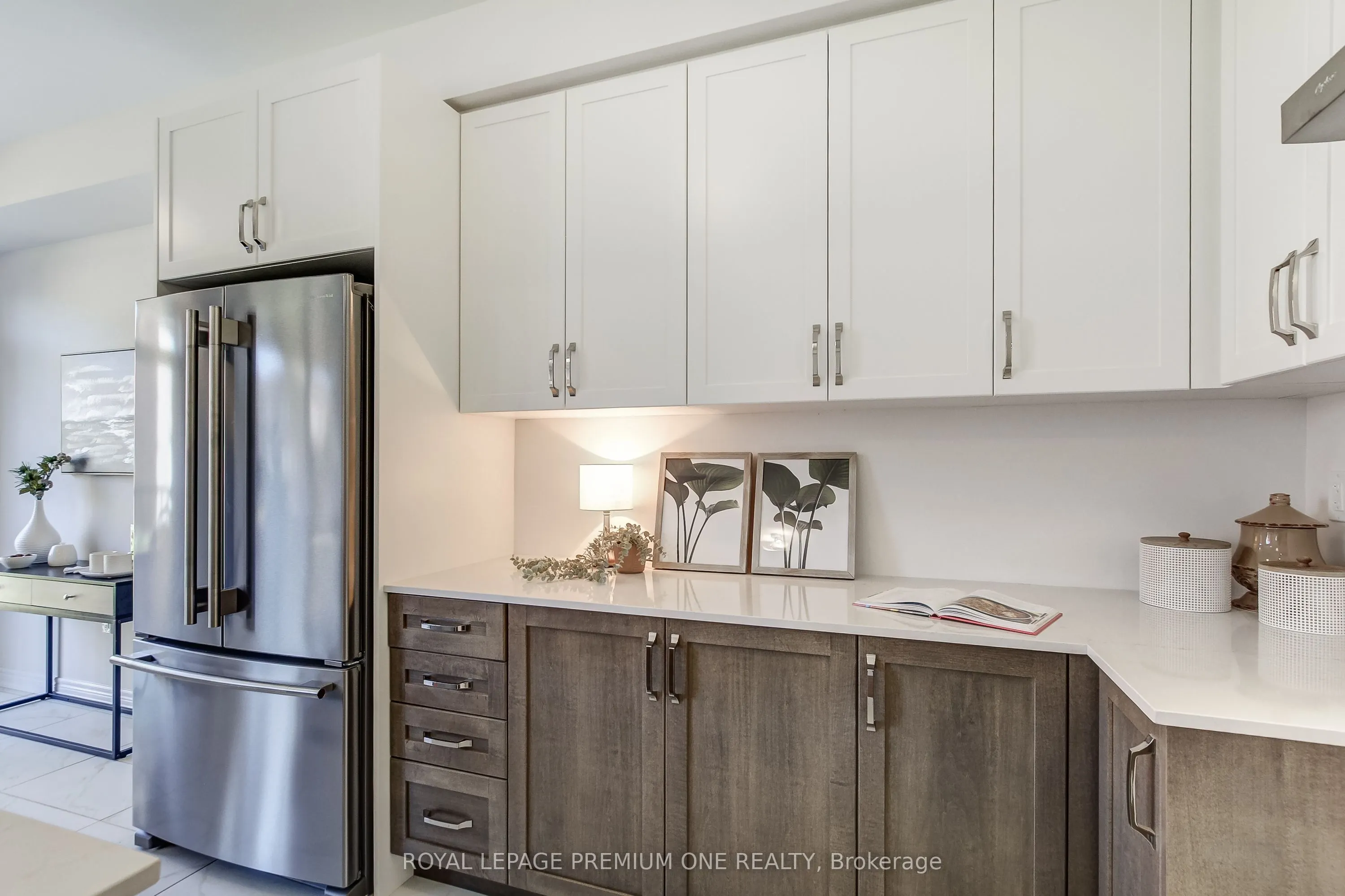 849 HICKORY Crescent
