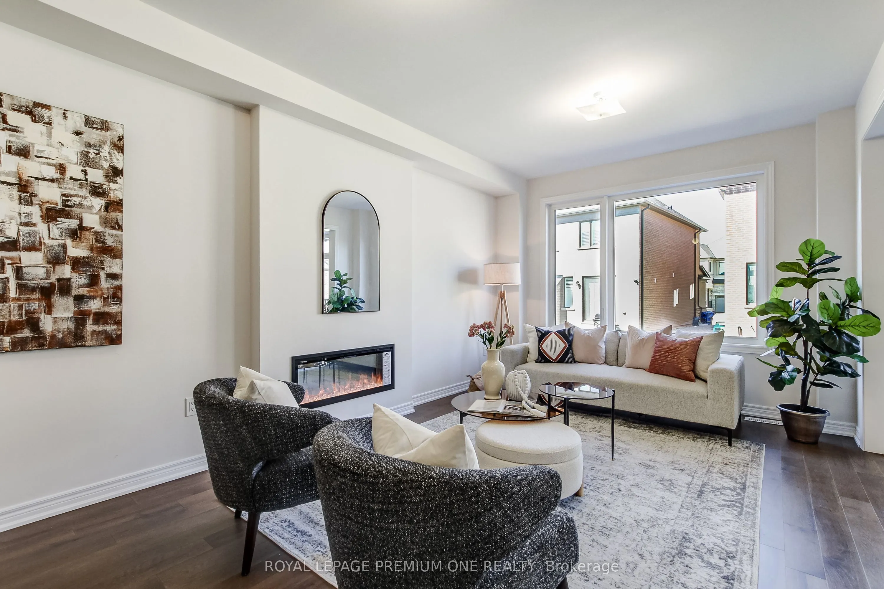 849 HICKORY Crescent