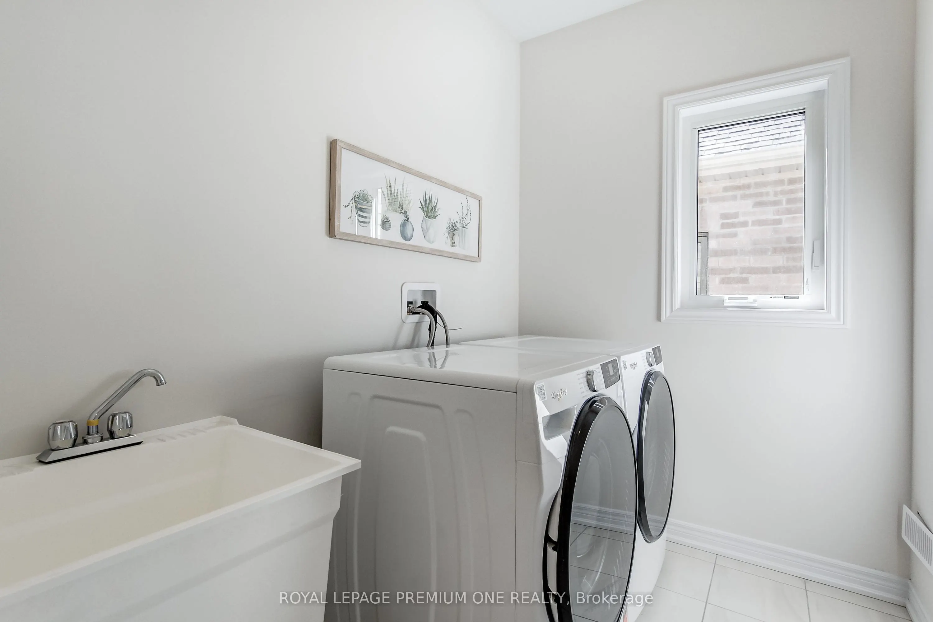 849 HICKORY Crescent