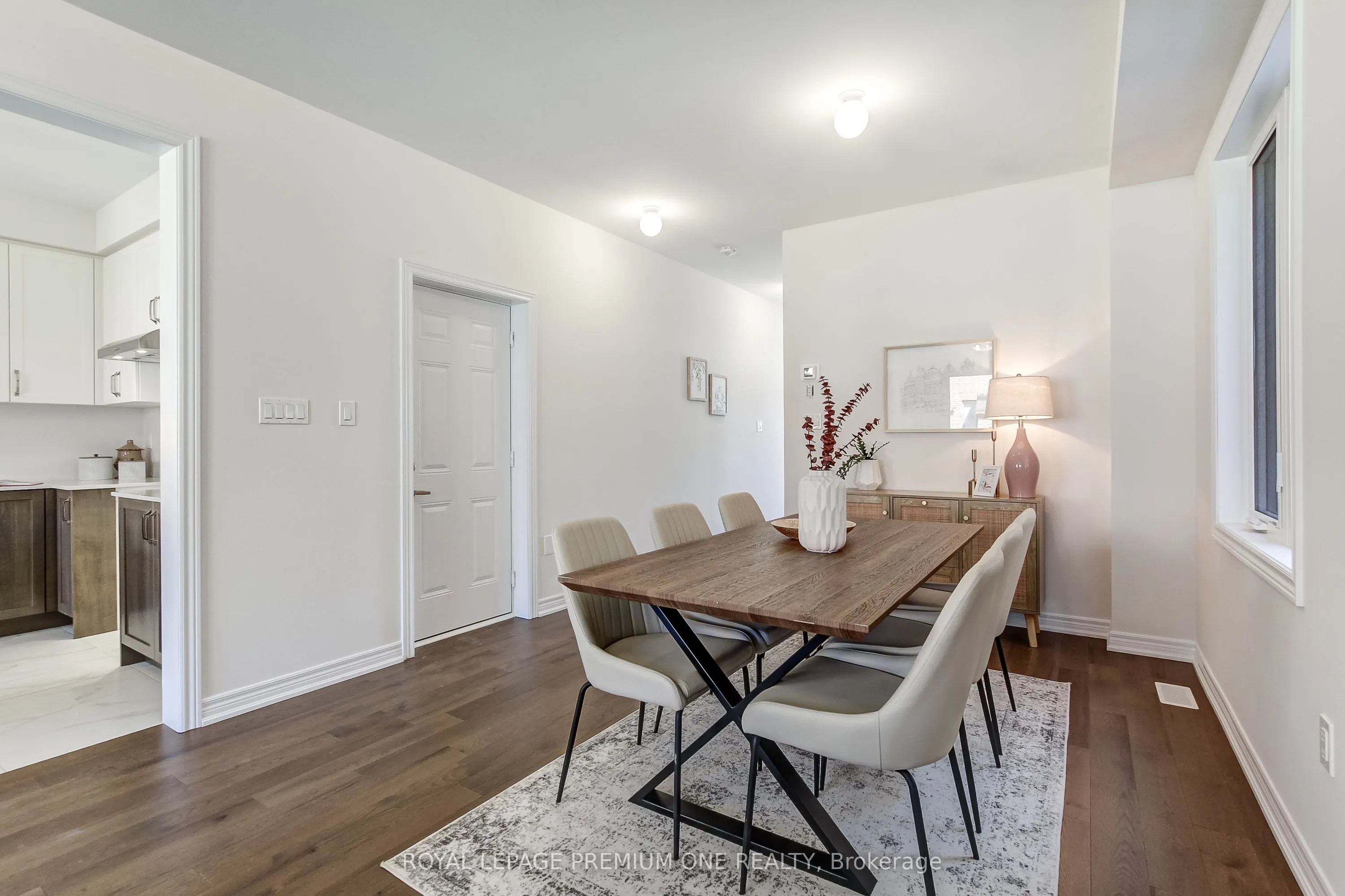 849 HICKORY Crescent