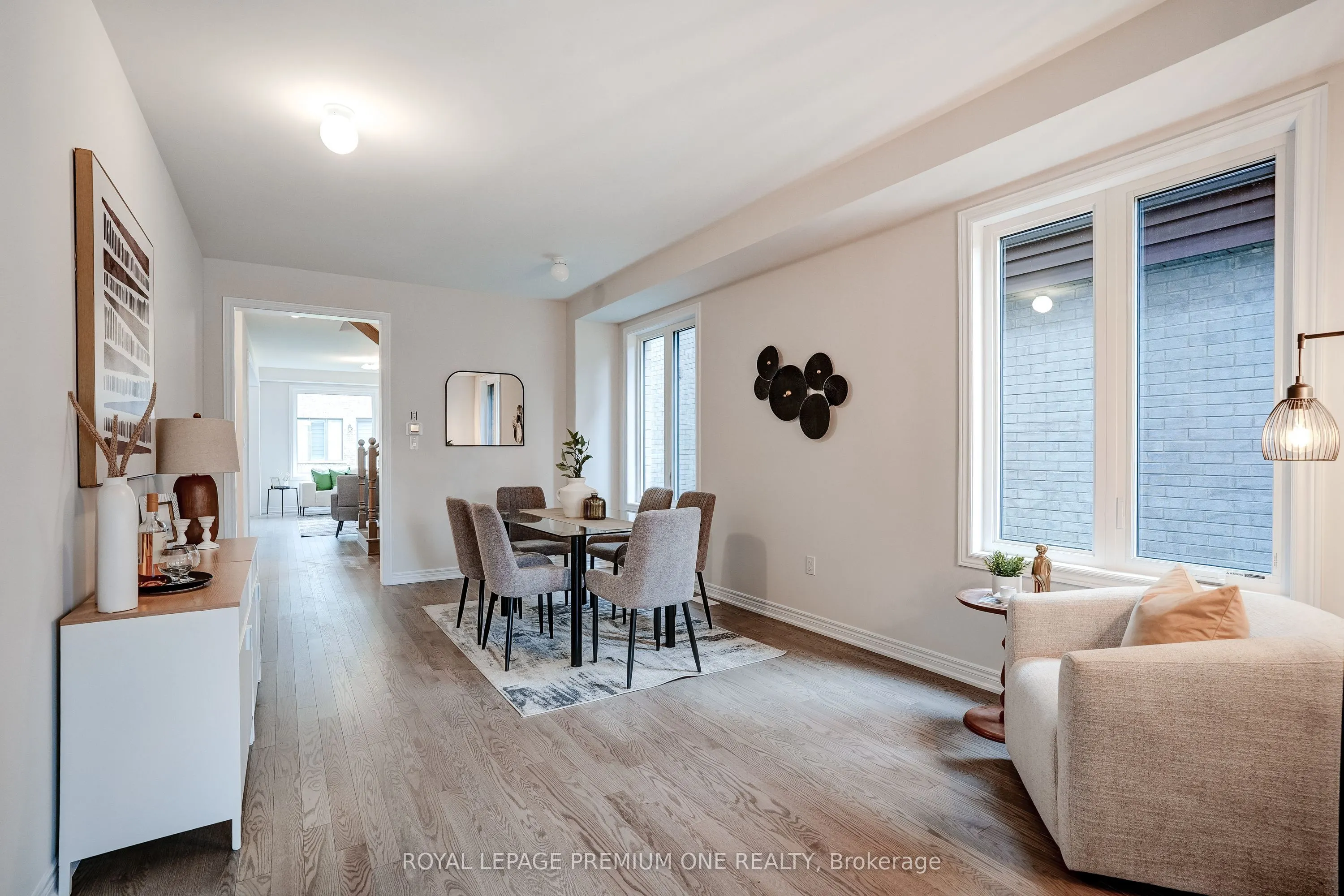 853 Hickory Crescent
