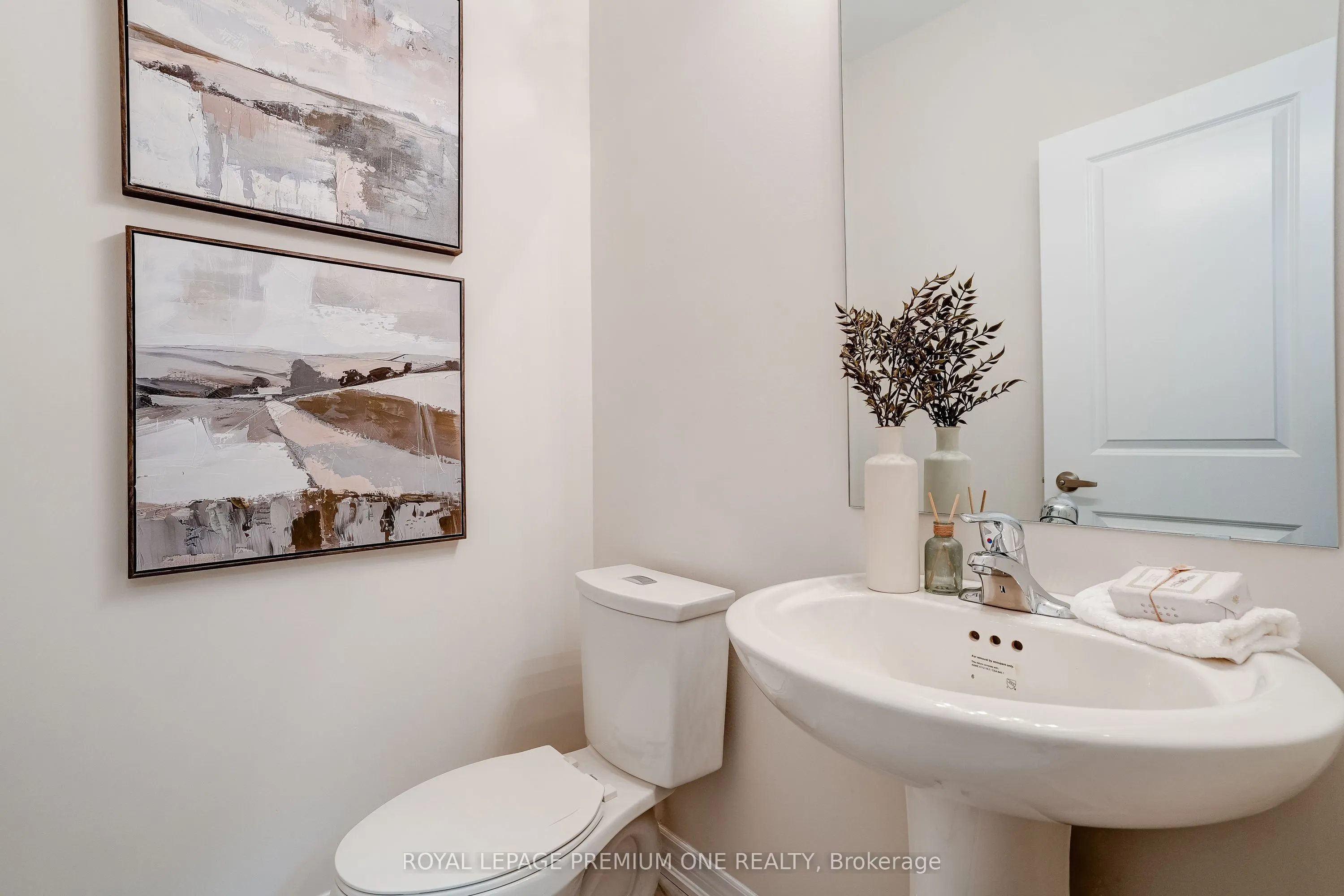 853 Hickory Crescent
