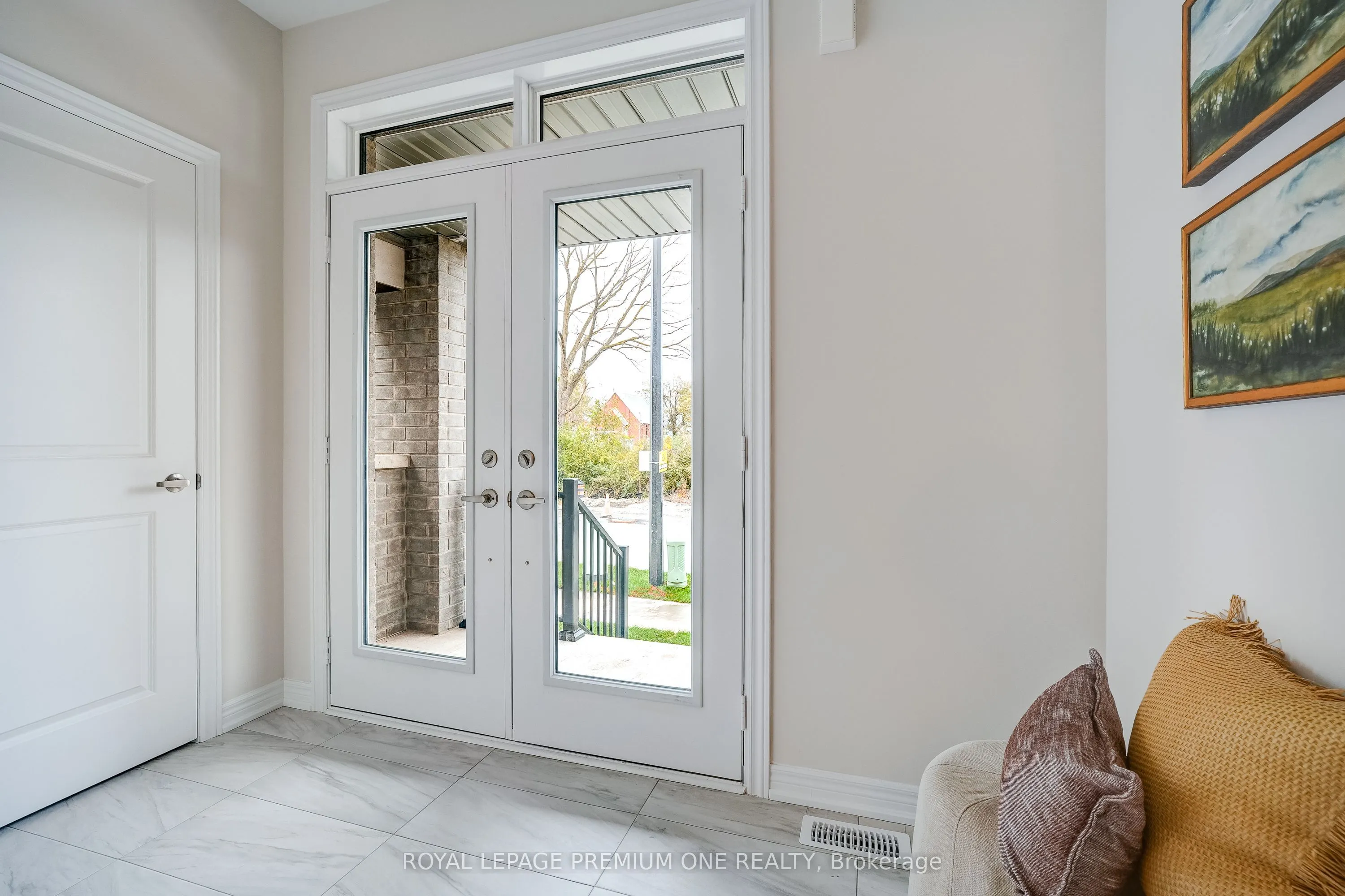 853 Hickory Crescent