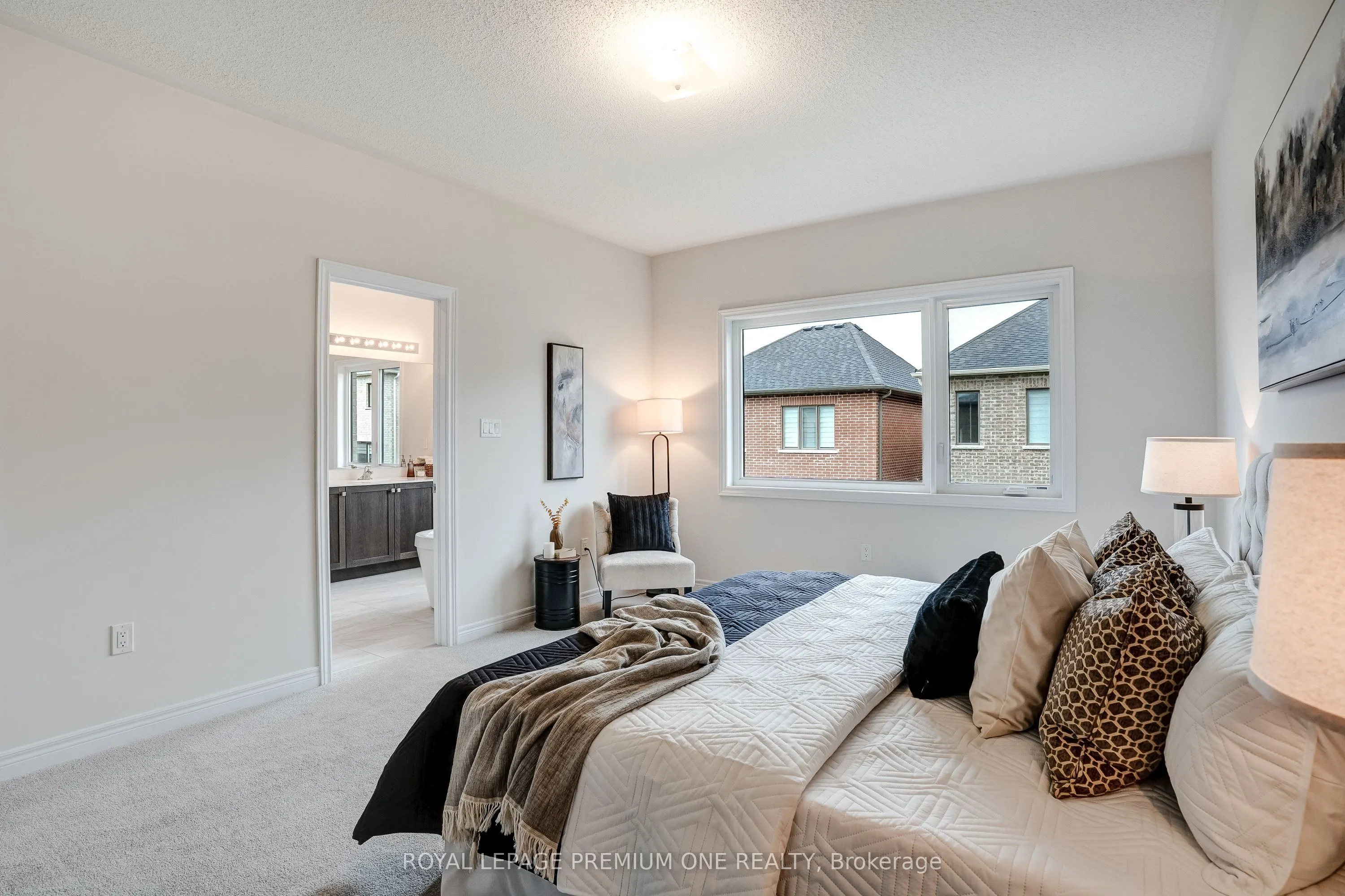 853 Hickory Crescent