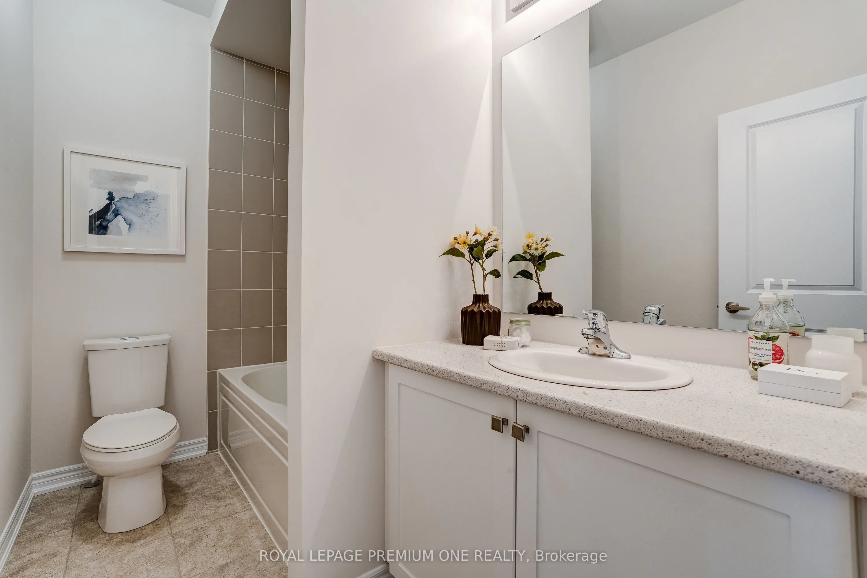 853 Hickory Crescent