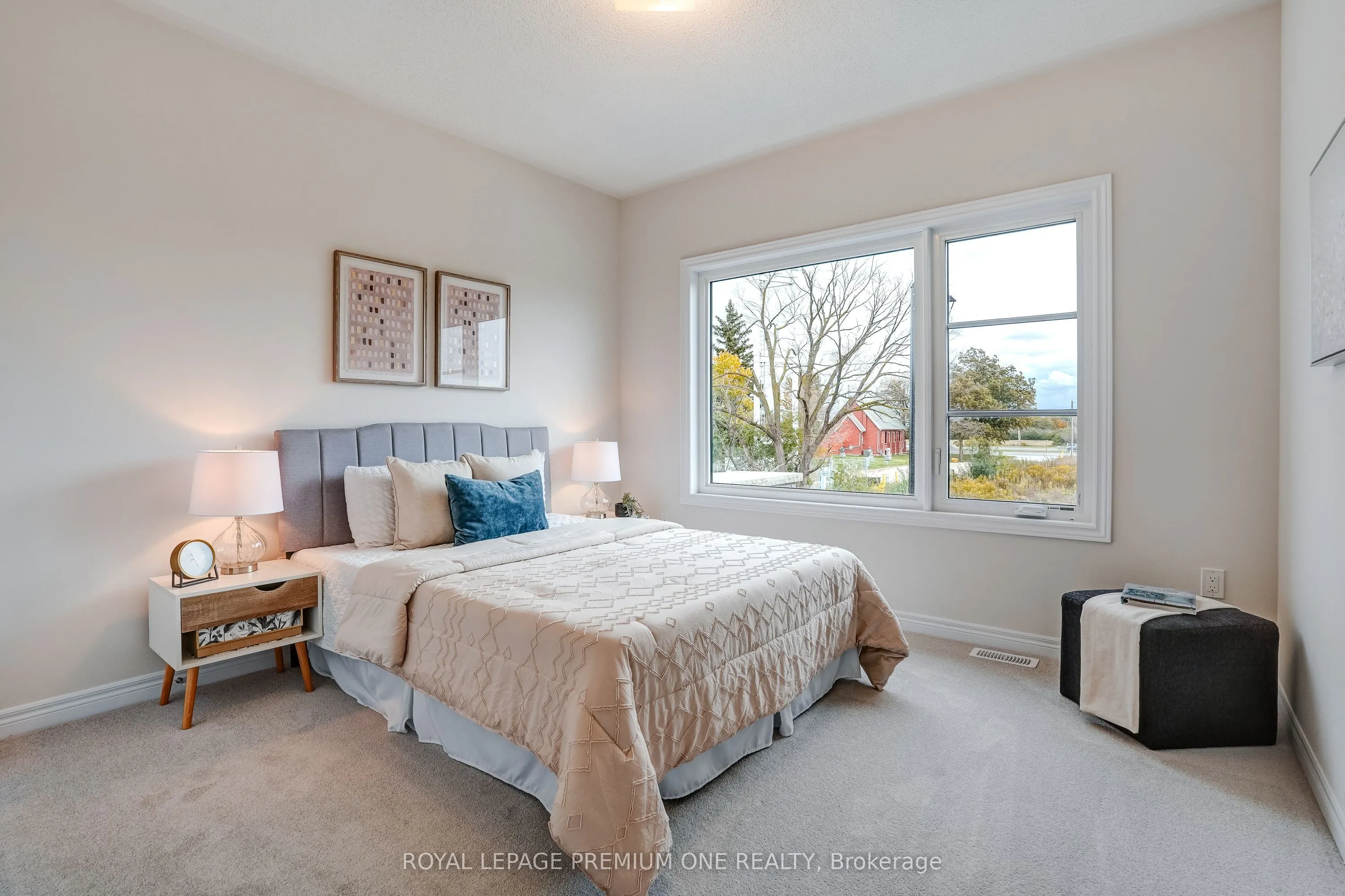 853 Hickory Crescent