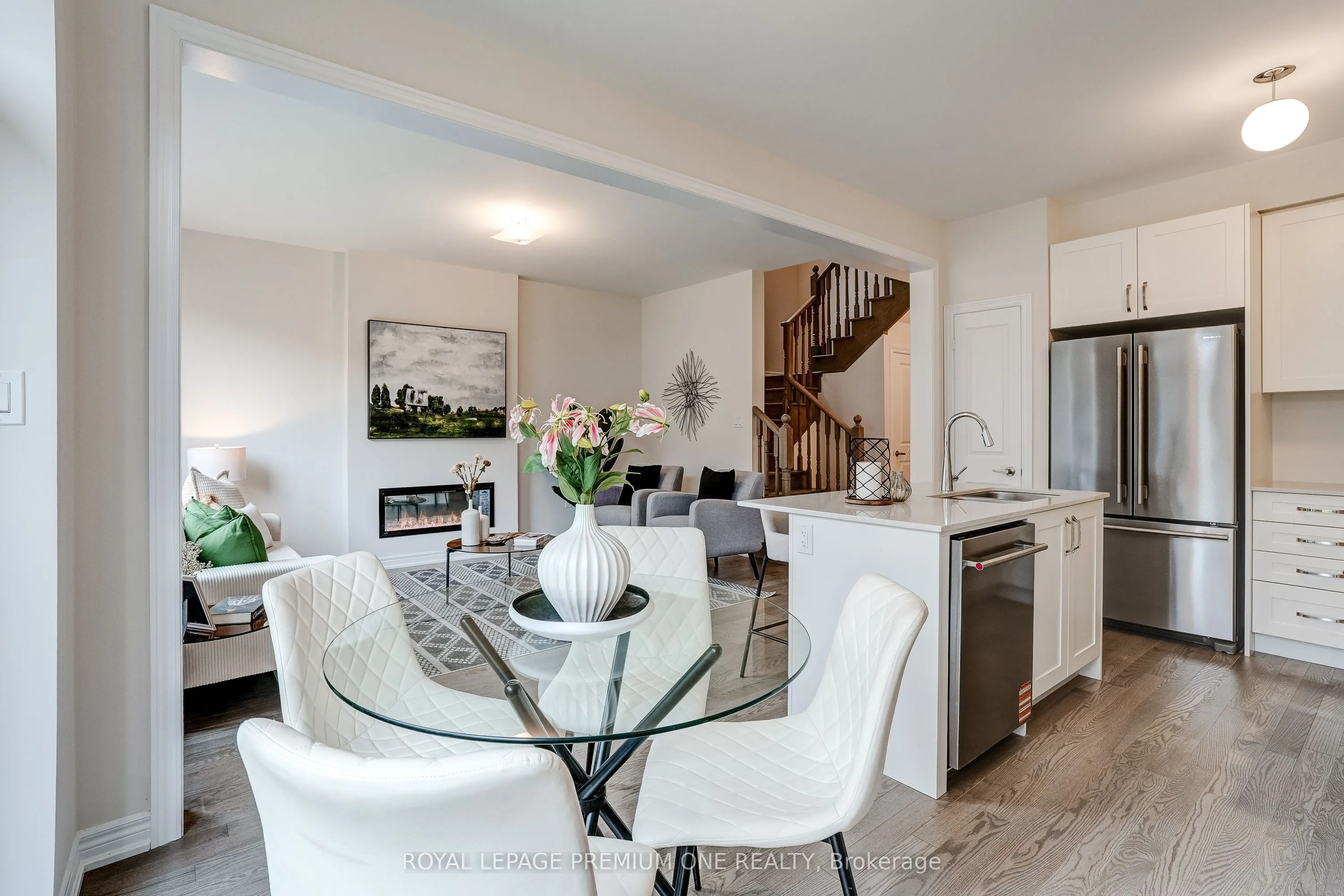 853 Hickory Crescent