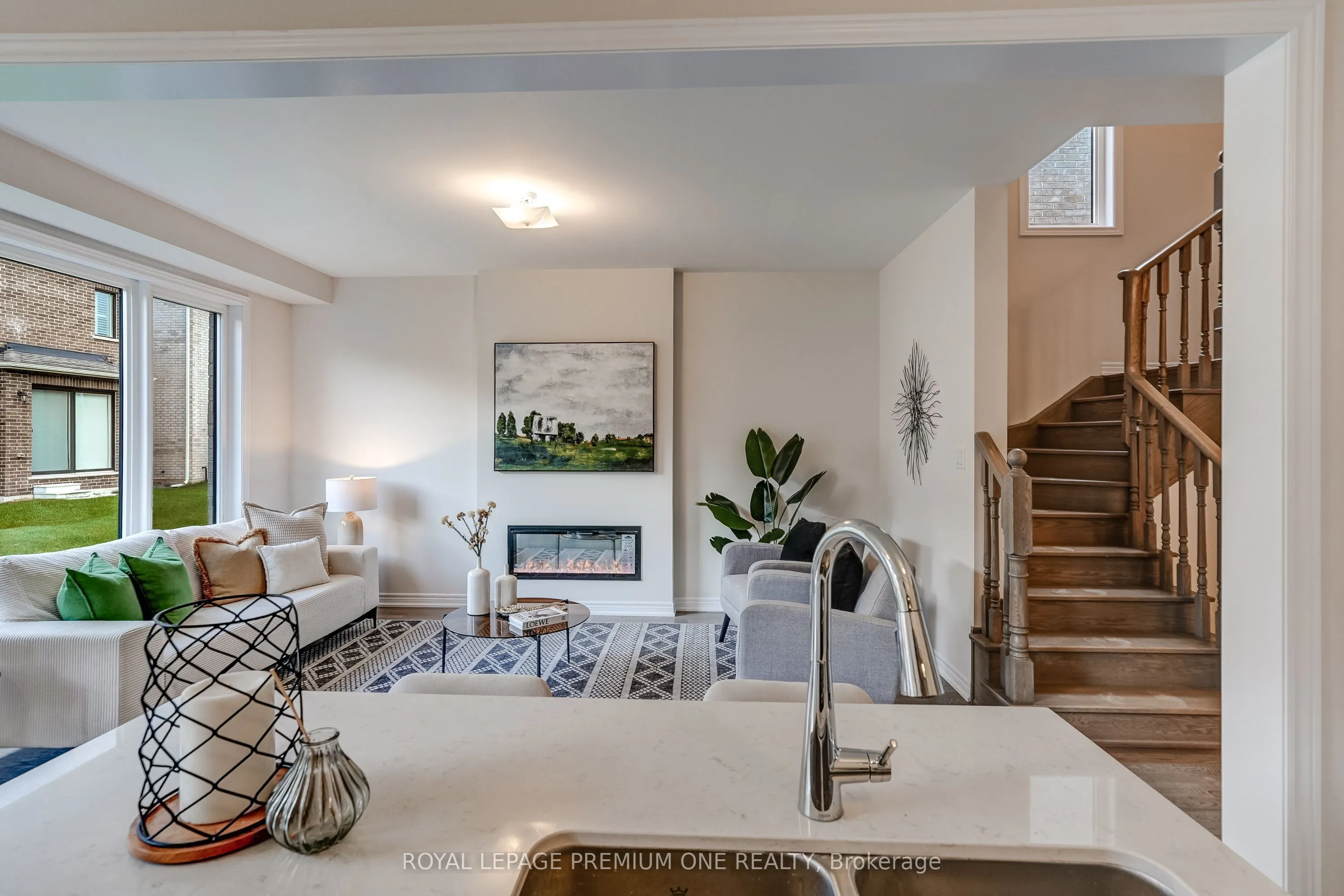 853 Hickory Crescent