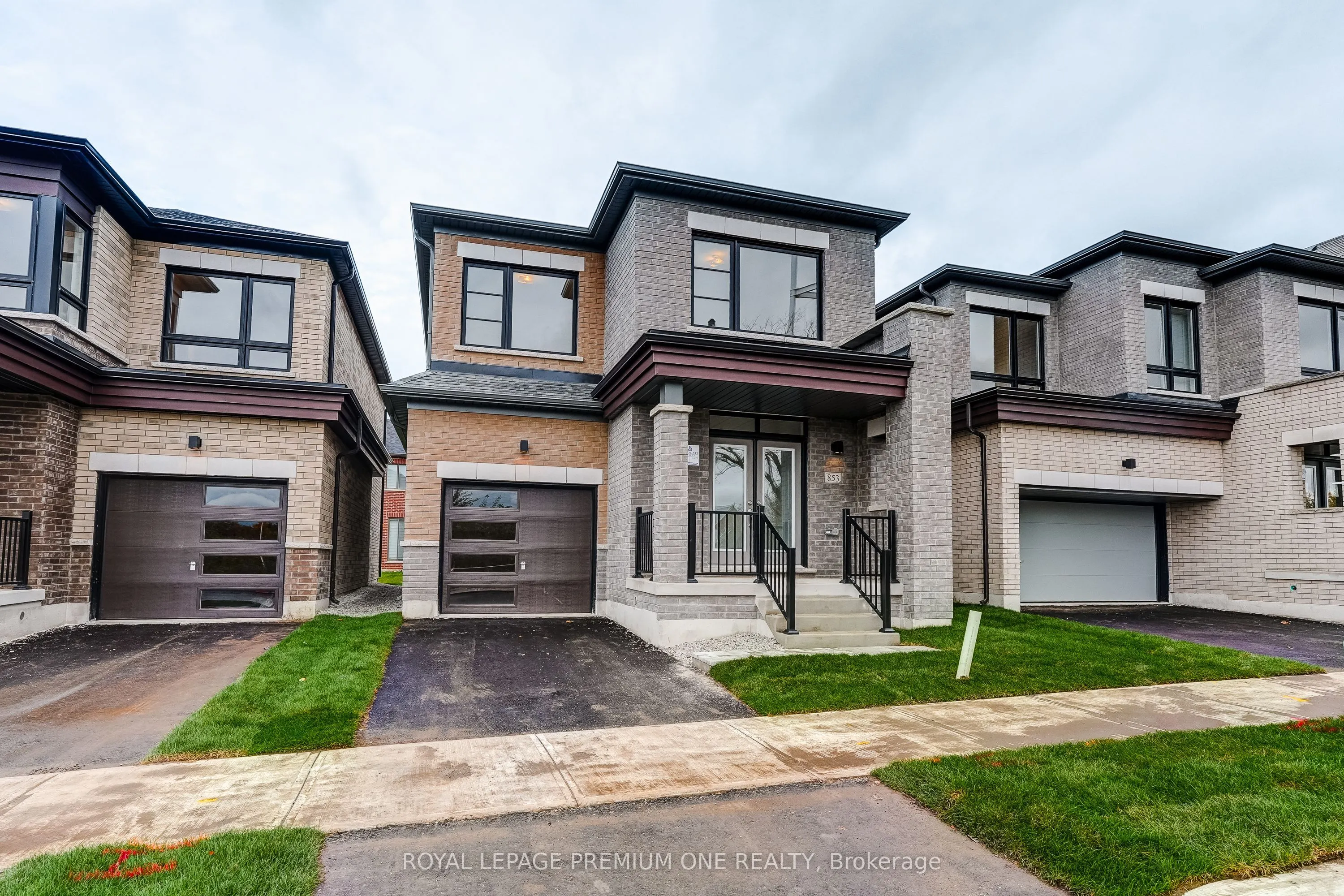 853 Hickory Crescent