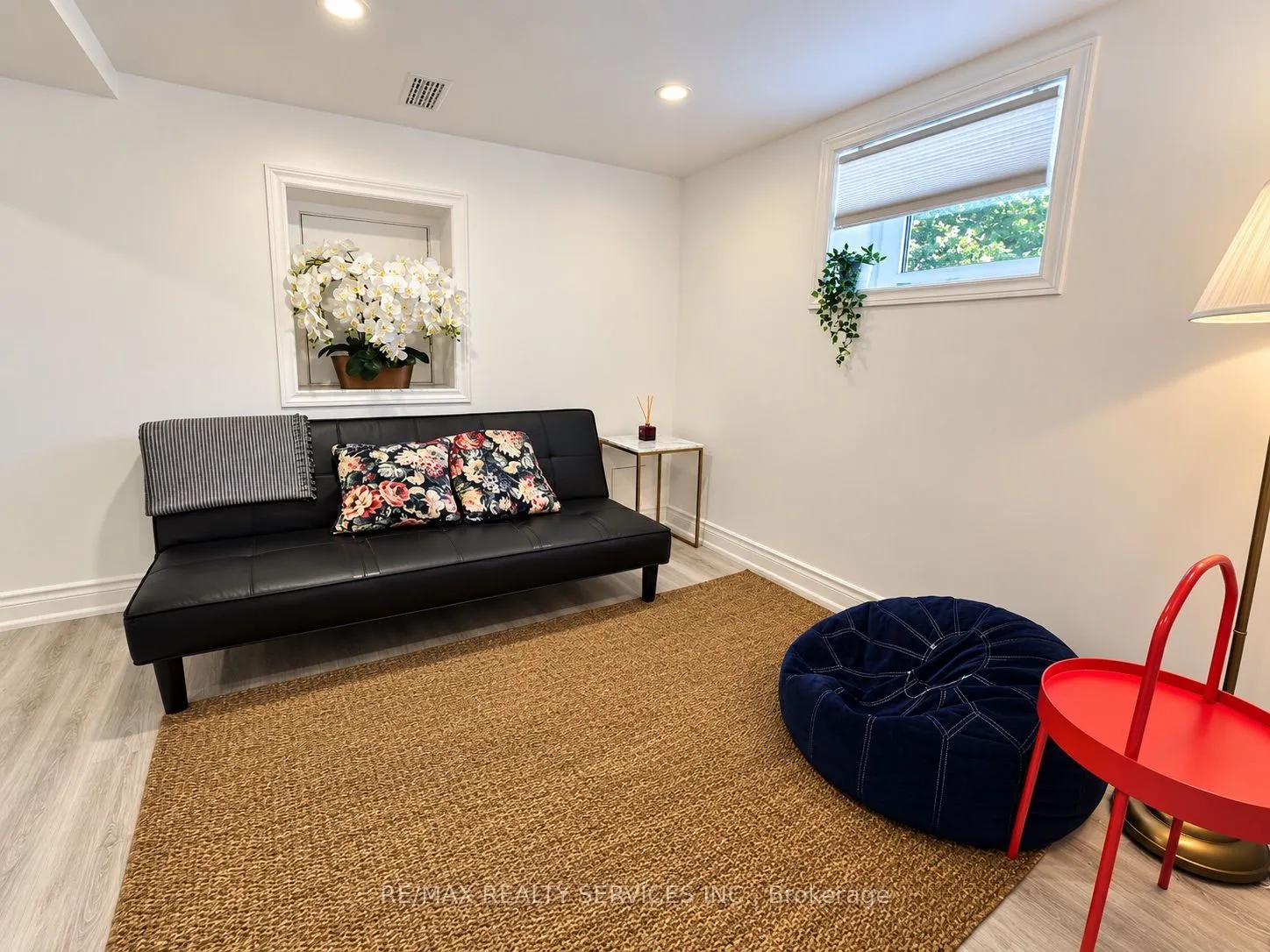 21 McIntosh Avenue