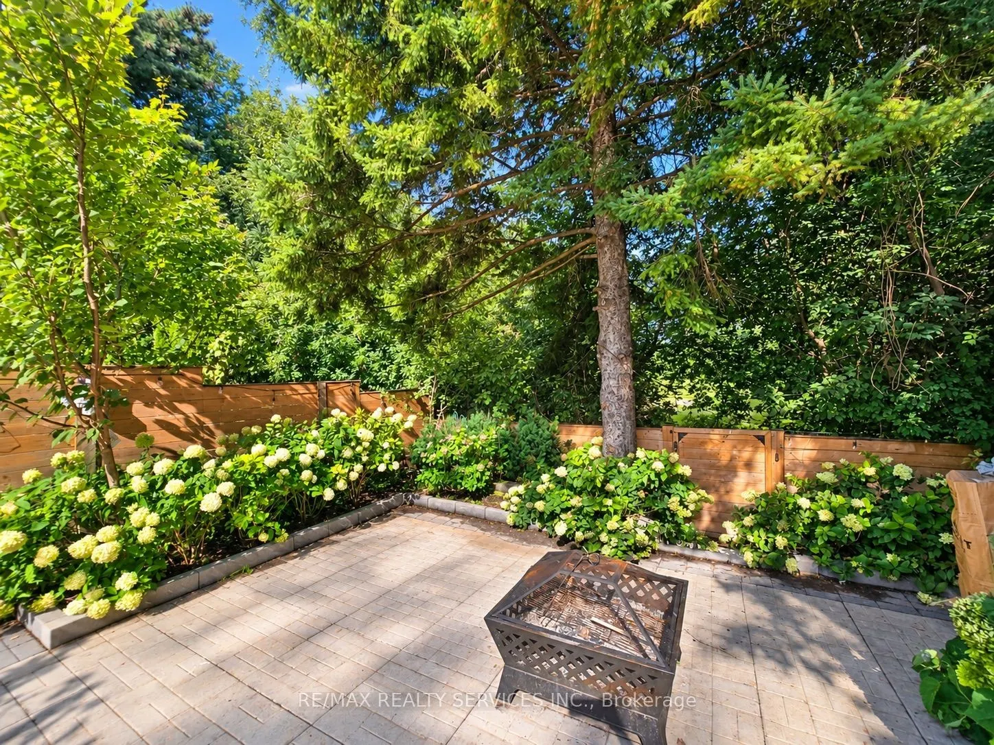 21 McIntosh Avenue
