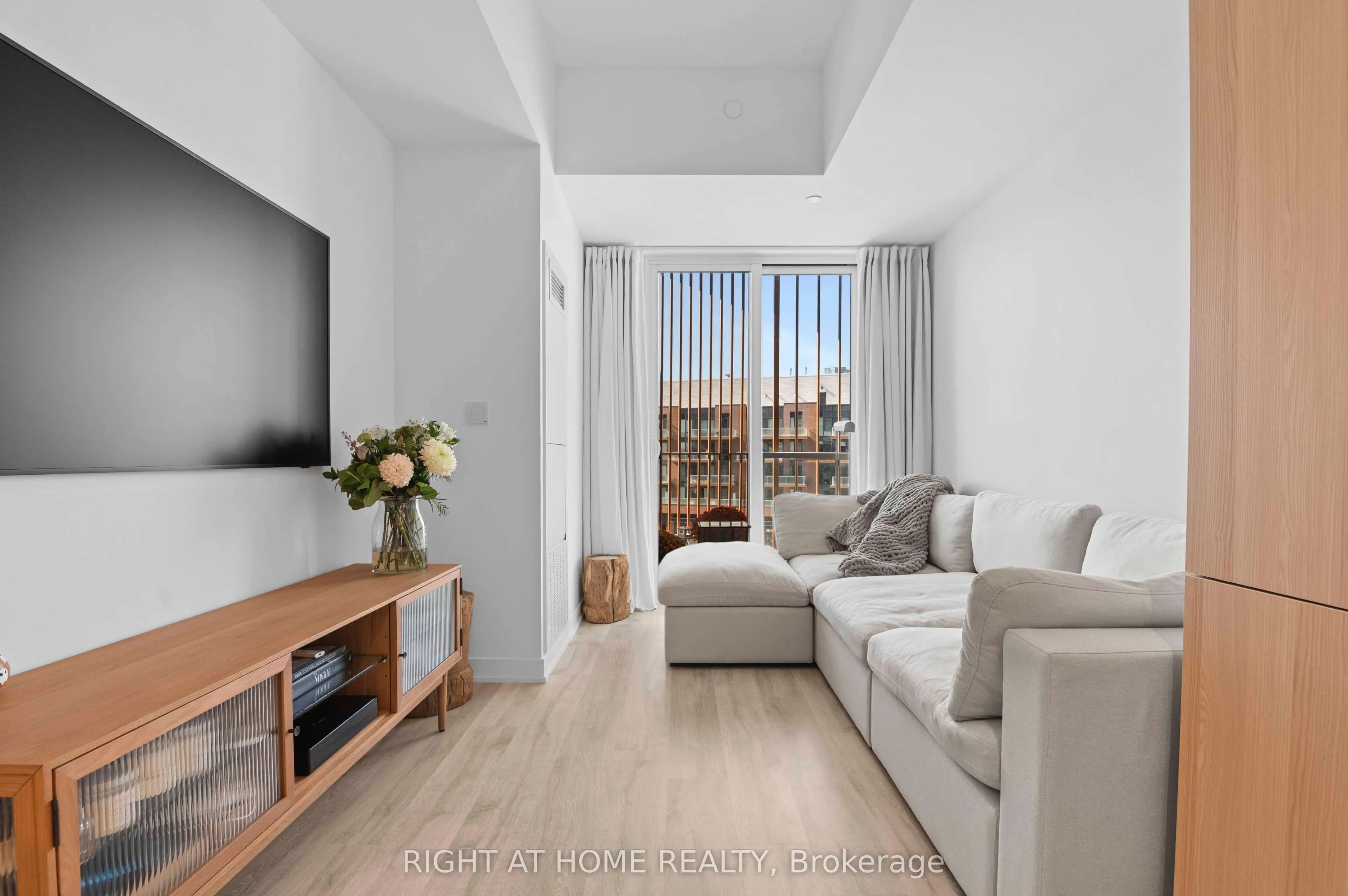 220 Missinnihe Way #403