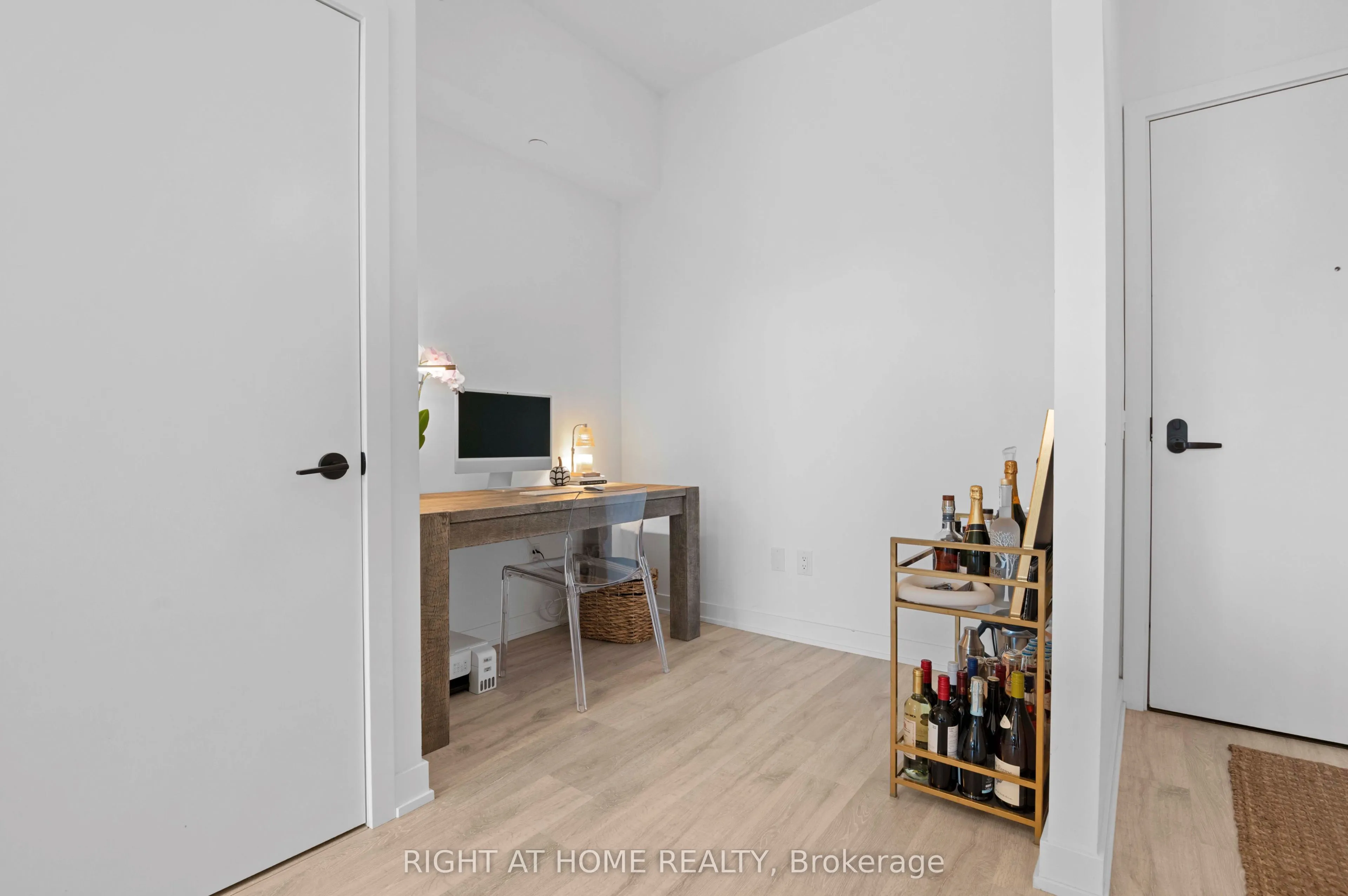 220 Missinnihe Way #403