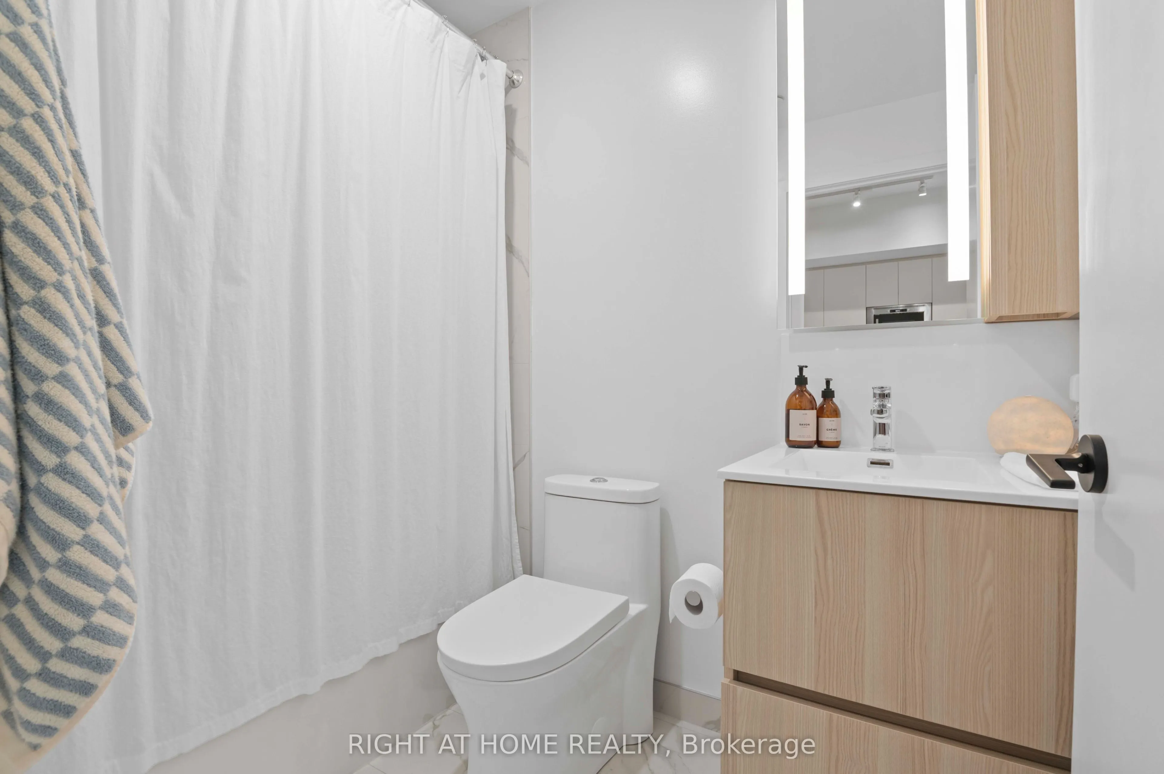 220 Missinnihe Way #403