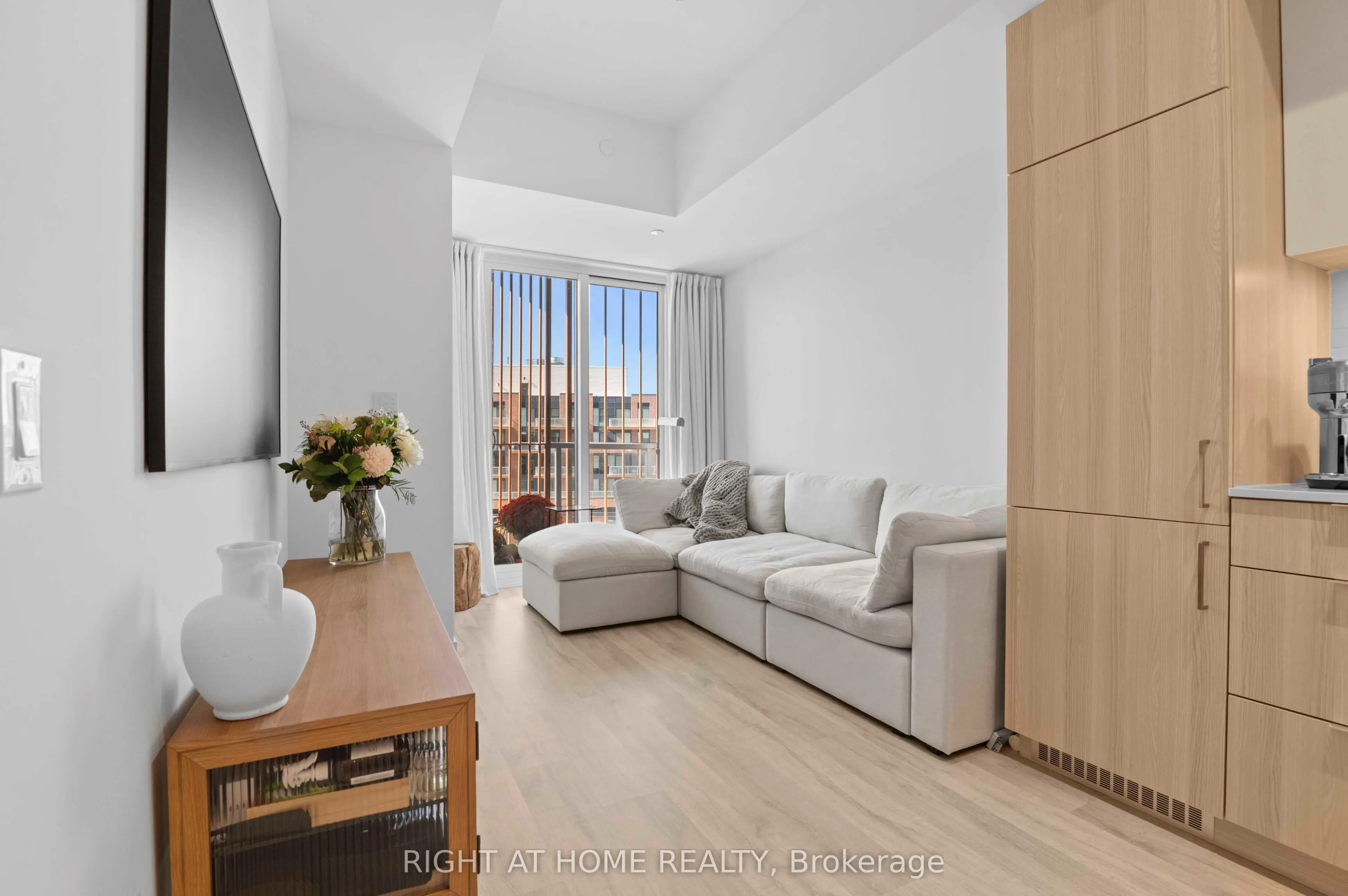 220 Missinnihe Way #403