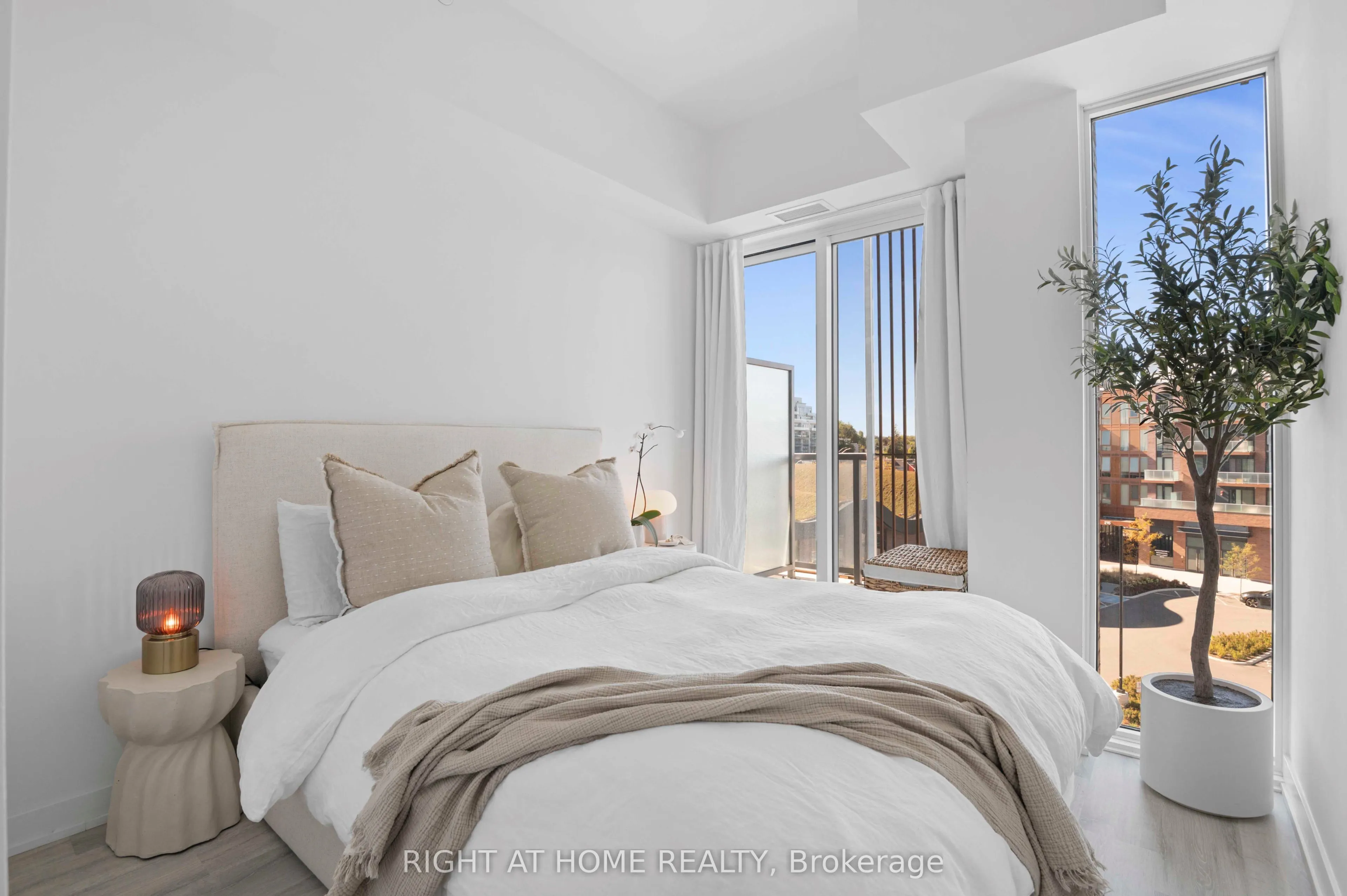 220 Missinnihe Way #403