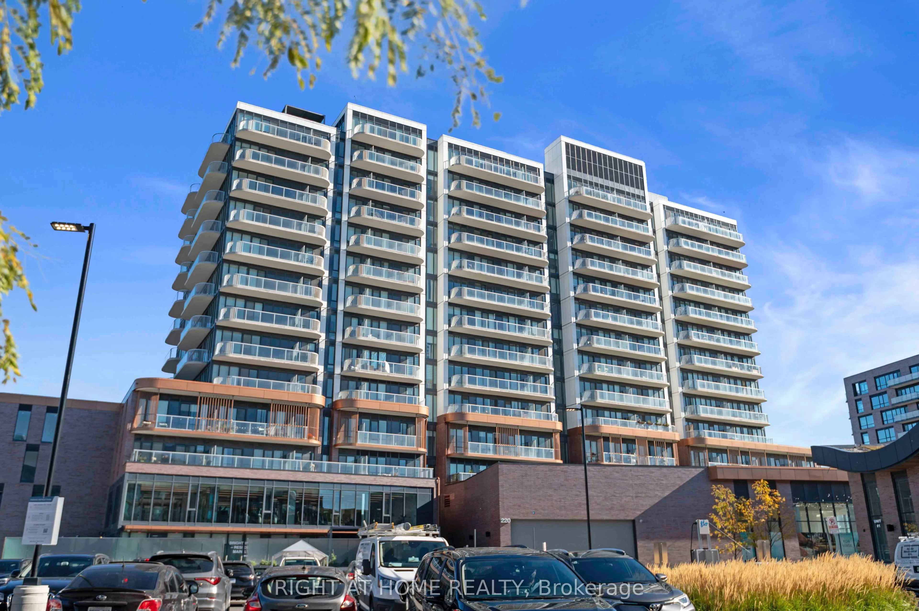 220 Missinnihe Way #403