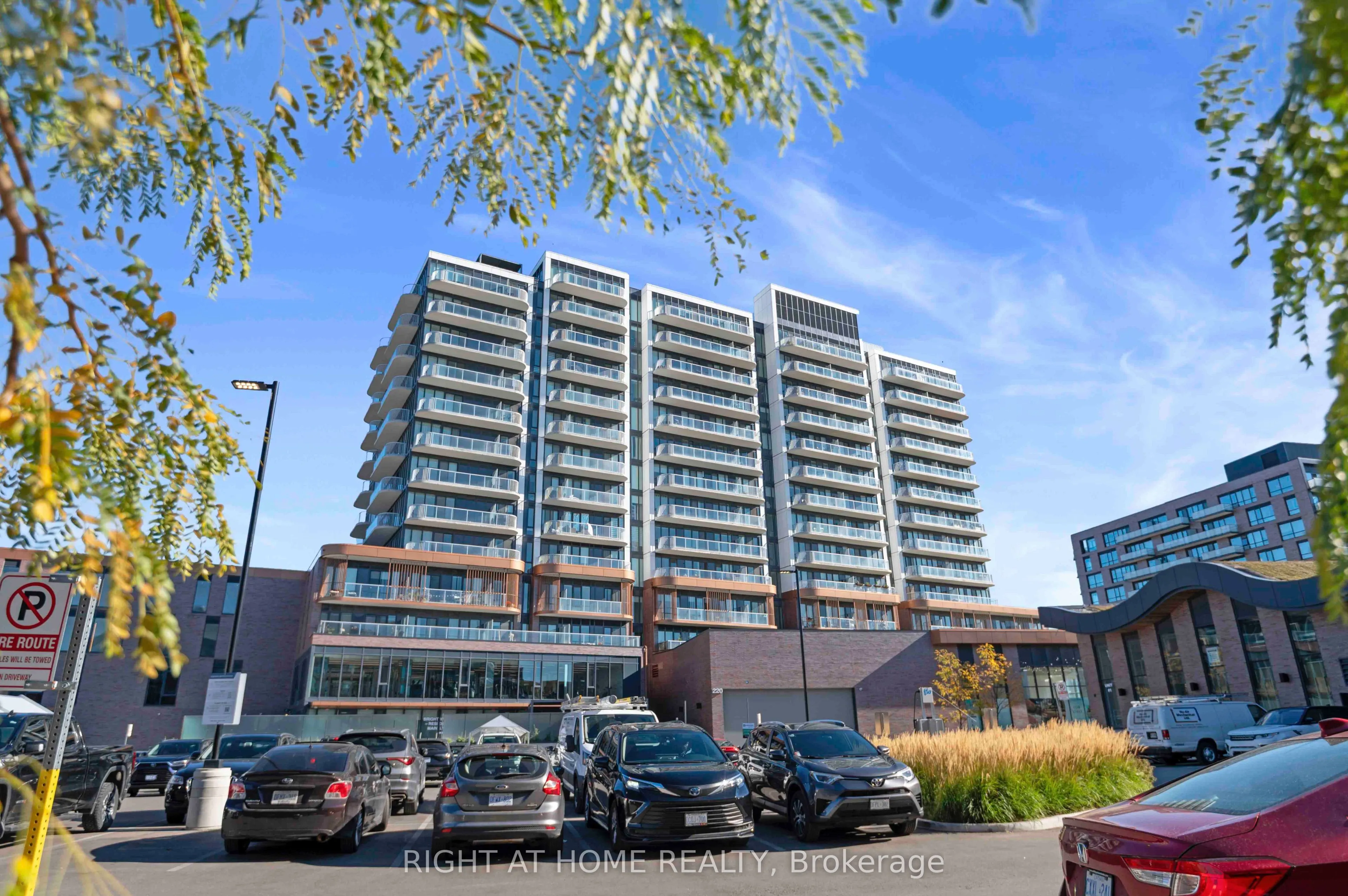 220 Missinnihe Way #403