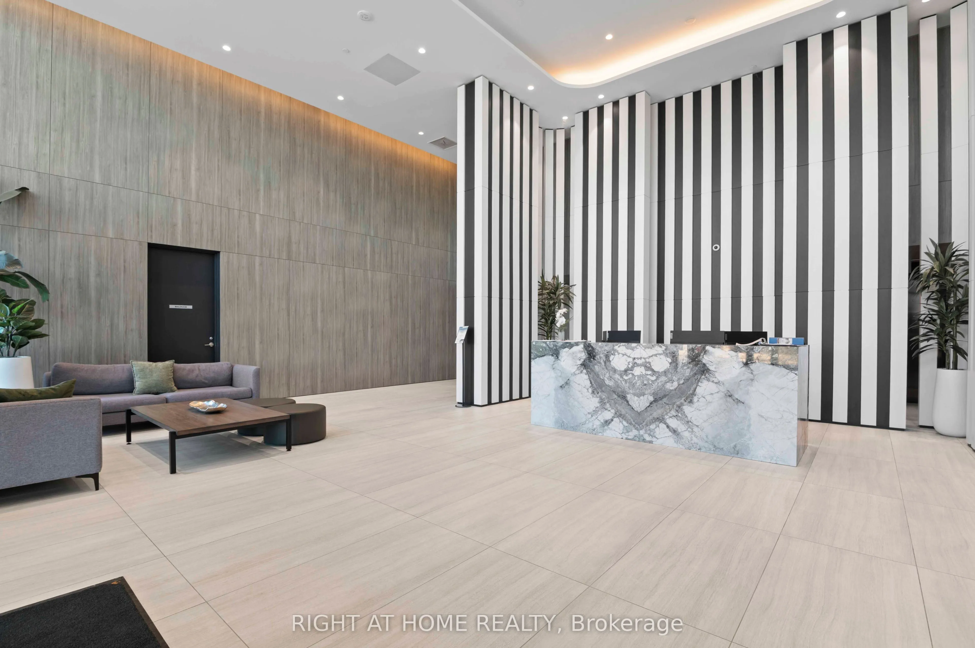 220 Missinnihe Way #403
