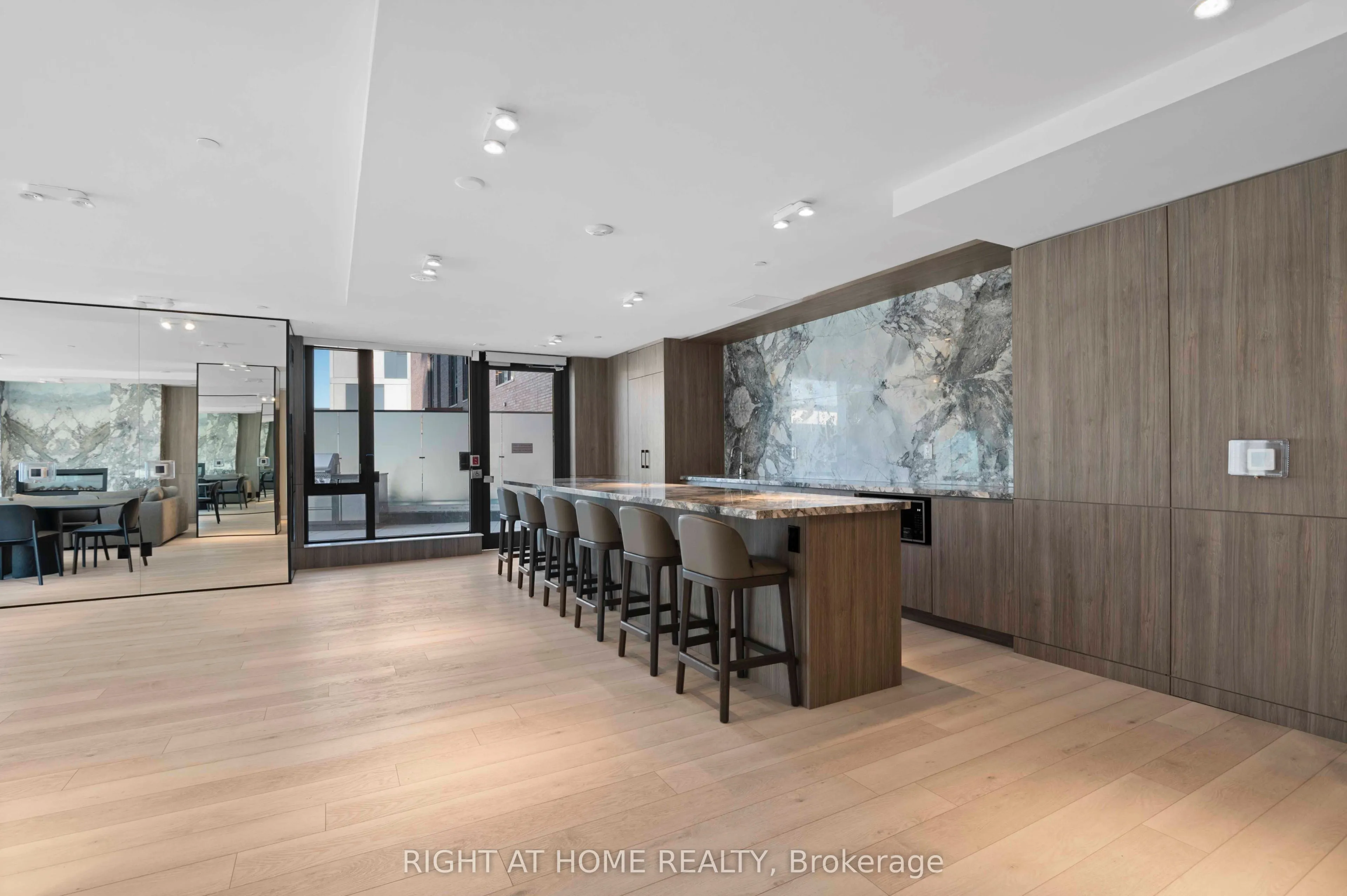 220 Missinnihe Way #403