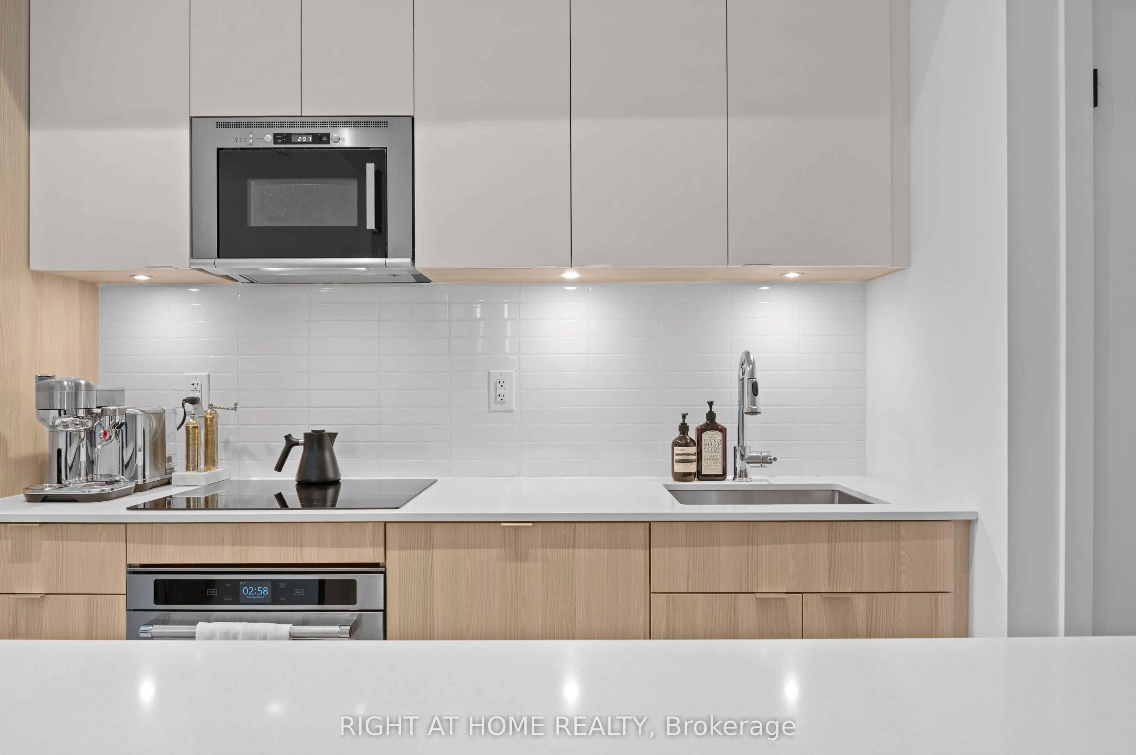 220 Missinnihe Way #403