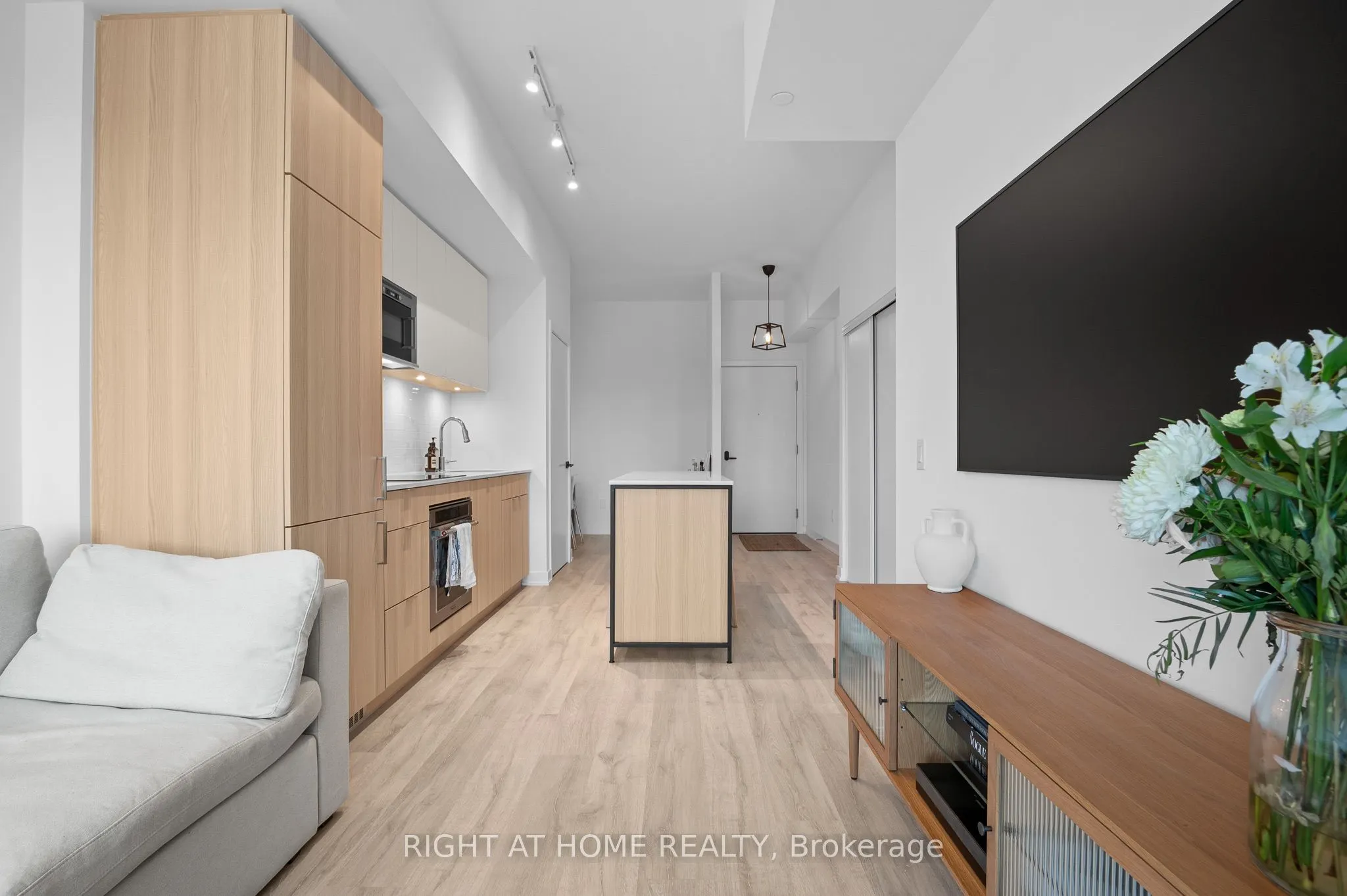 220 Missinnihe Way #403