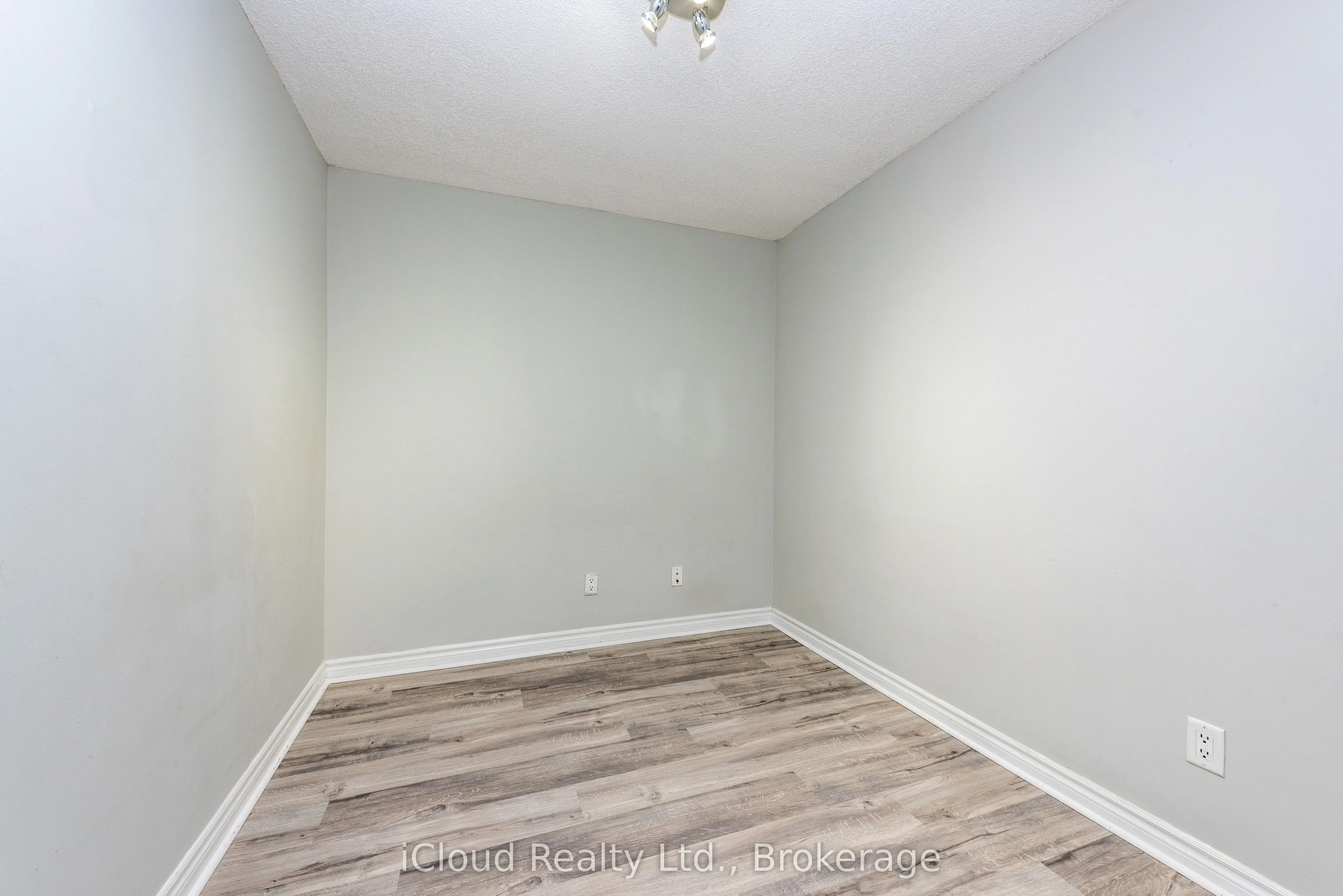 3888 Duke Of York Boulevard #2521
