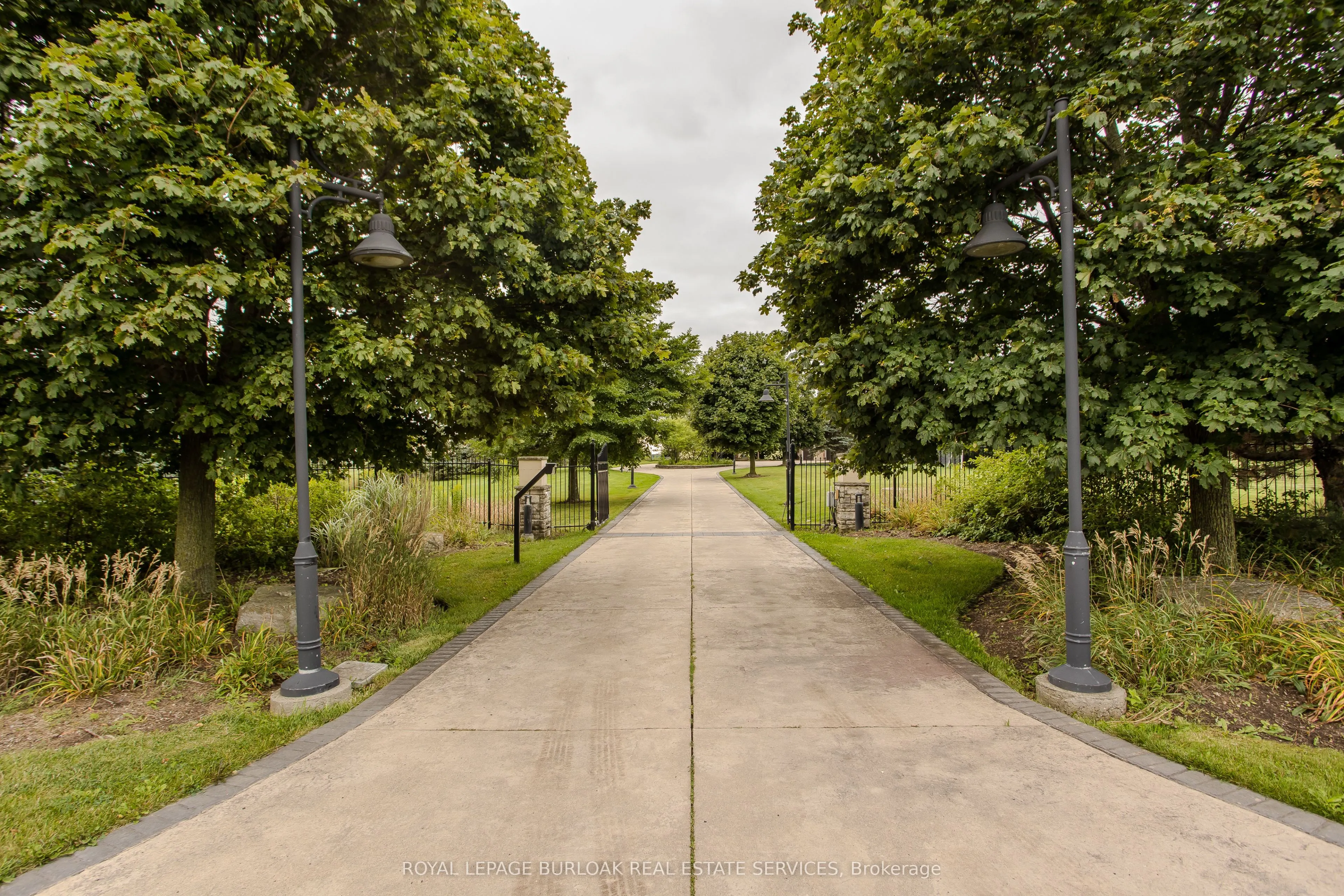 5200 2 Side Road