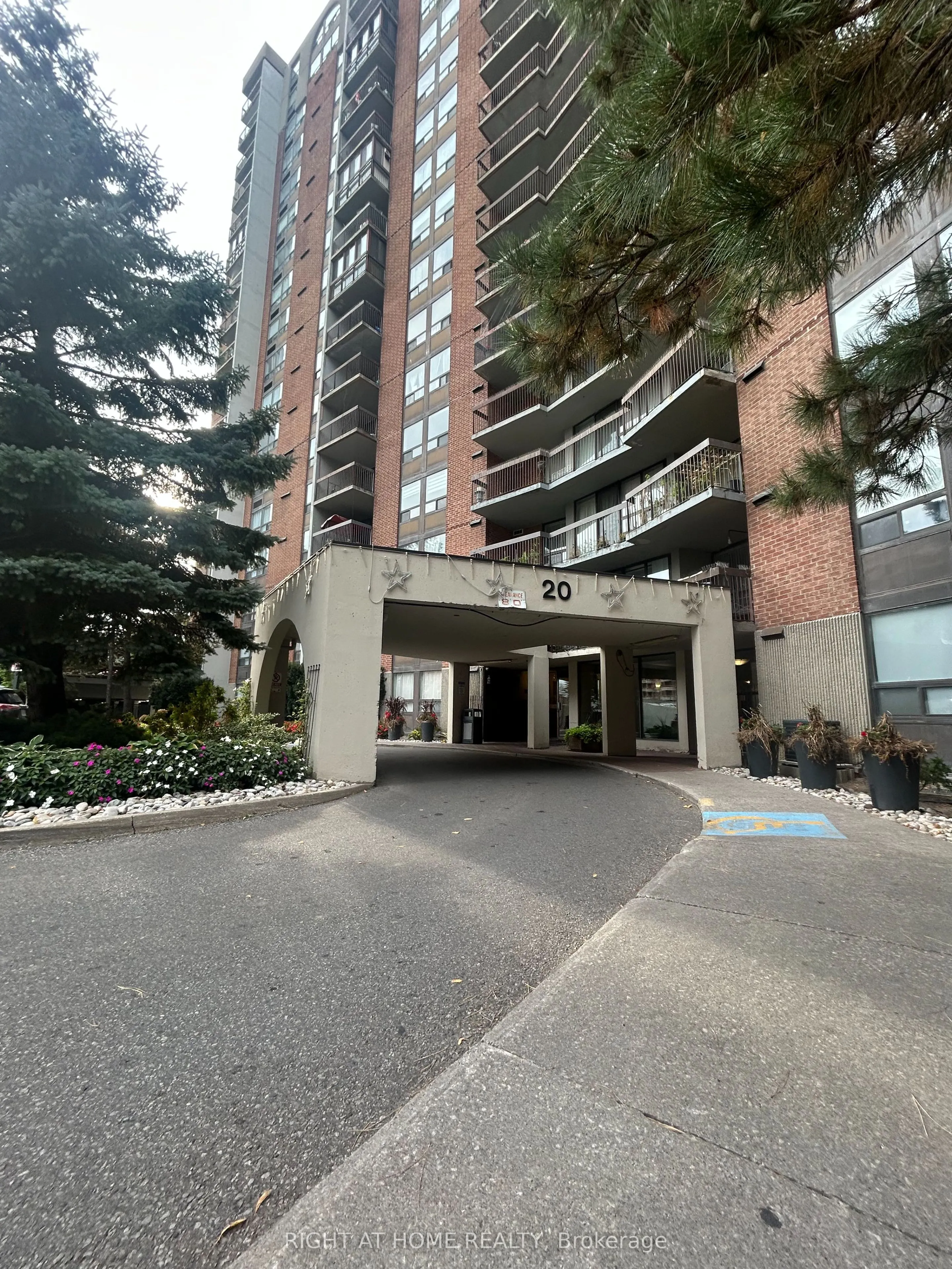 20 Mississauga Valley Boulevard #1801