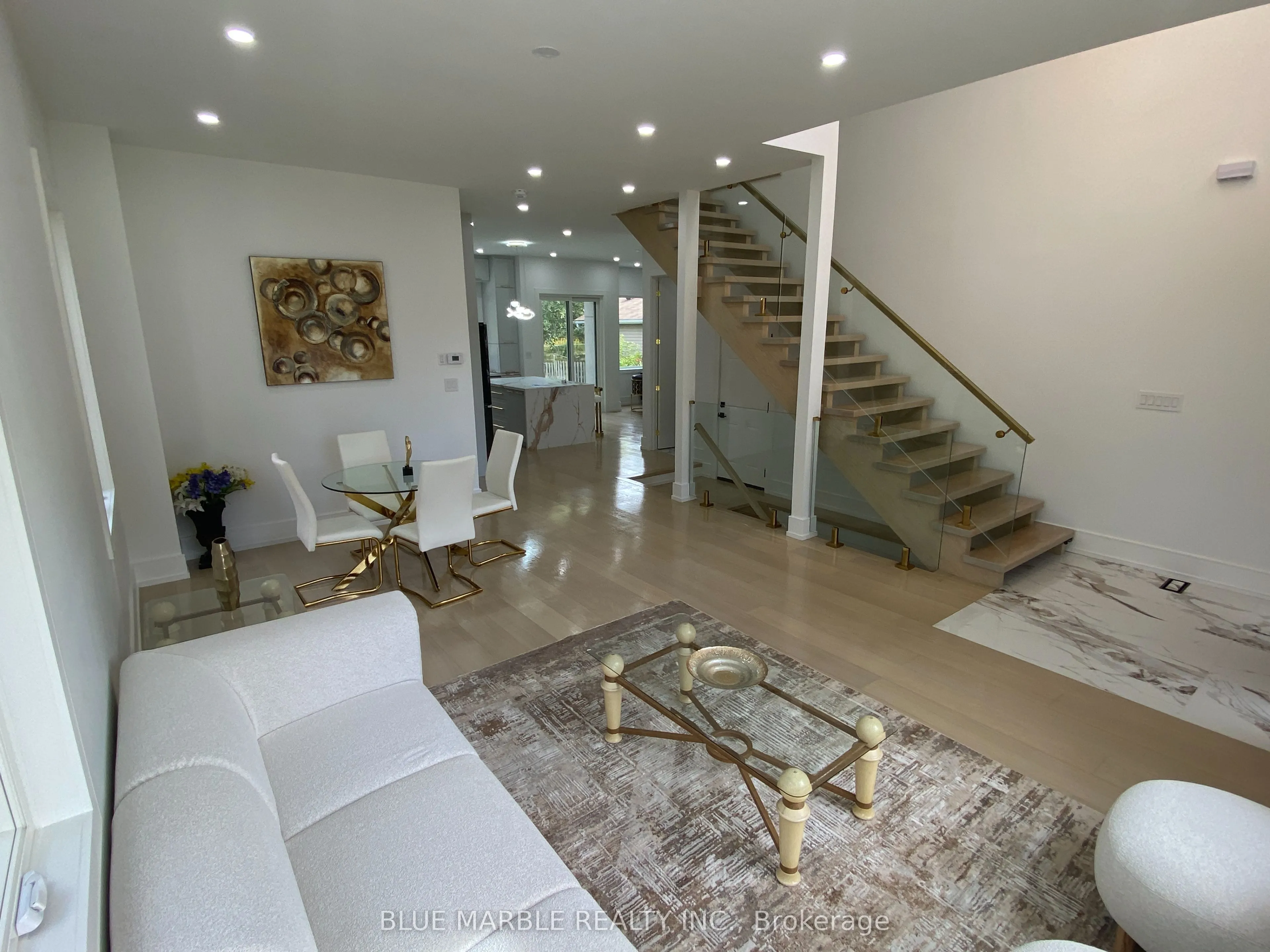 320 Kingsleigh Court