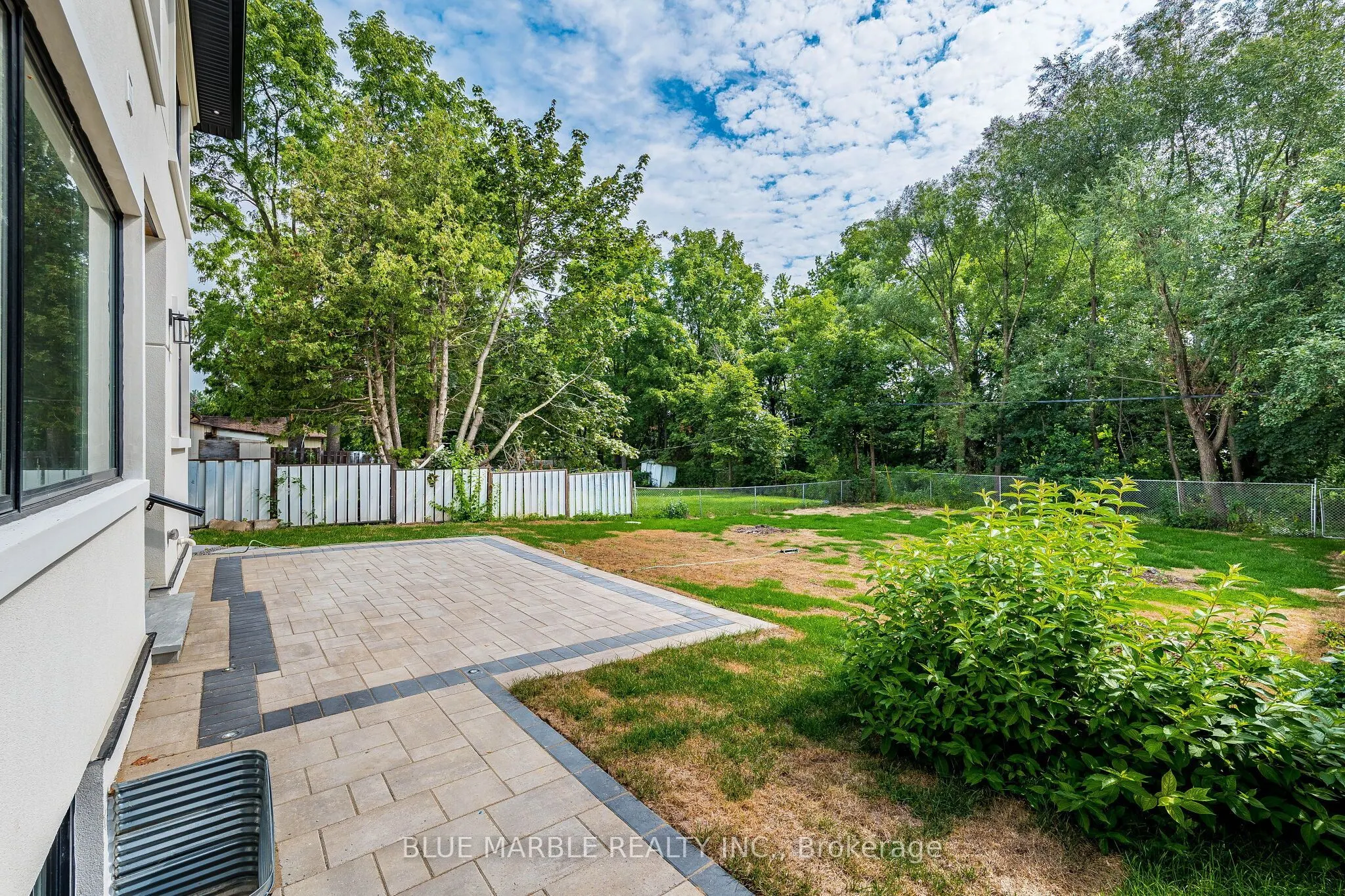 320 Kingsleigh Court