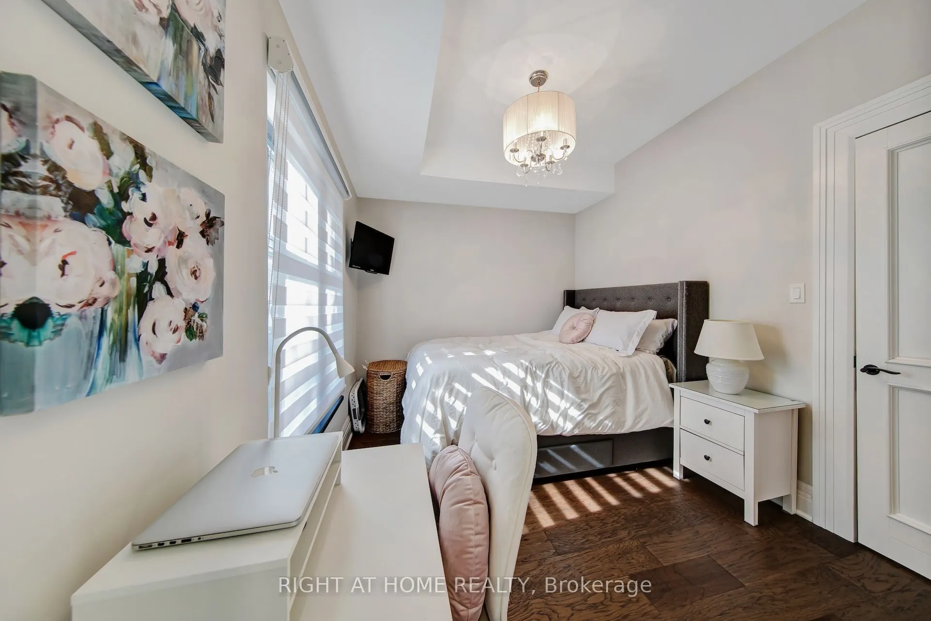 1017 Lorne Park Road