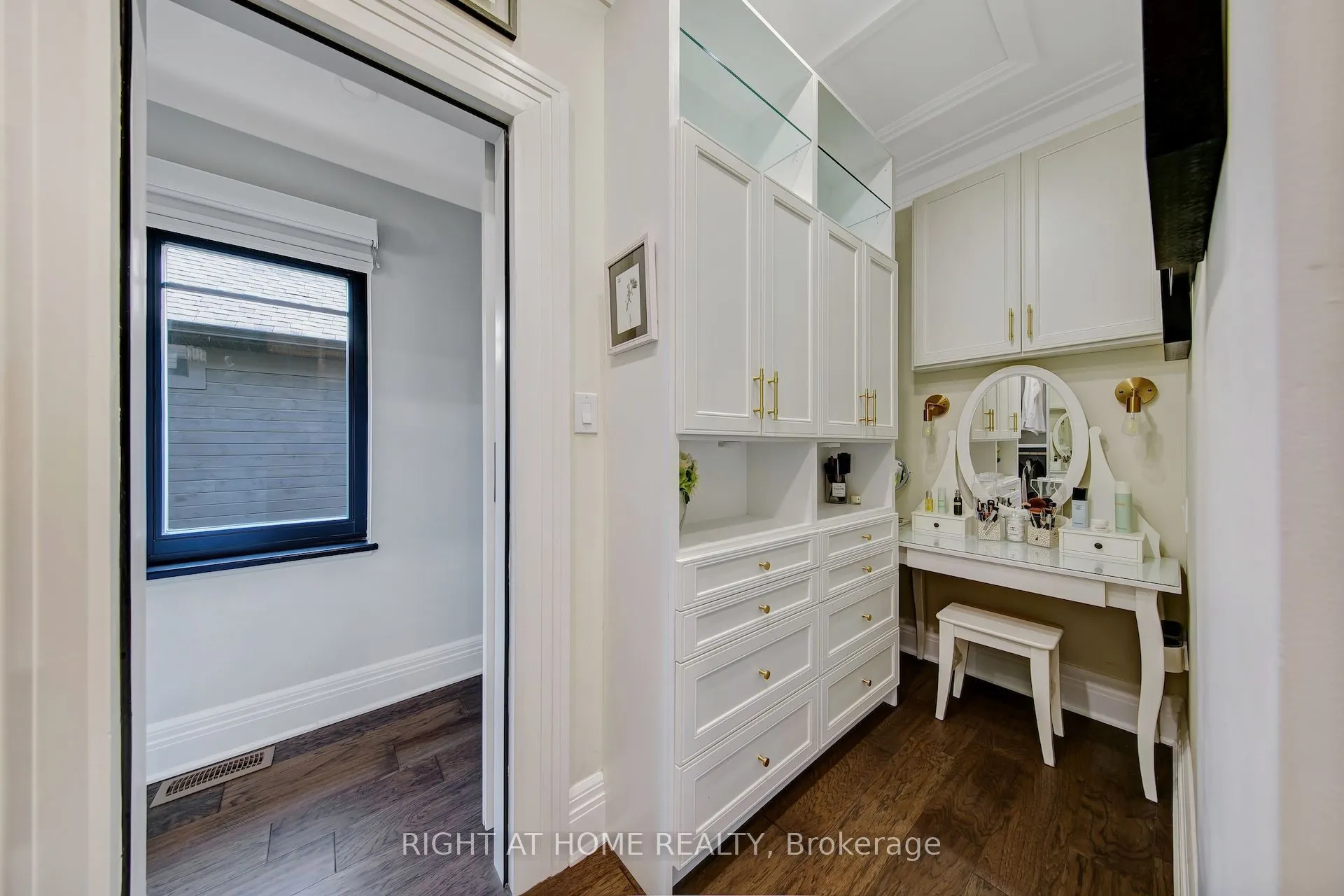 1017 Lorne Park Road