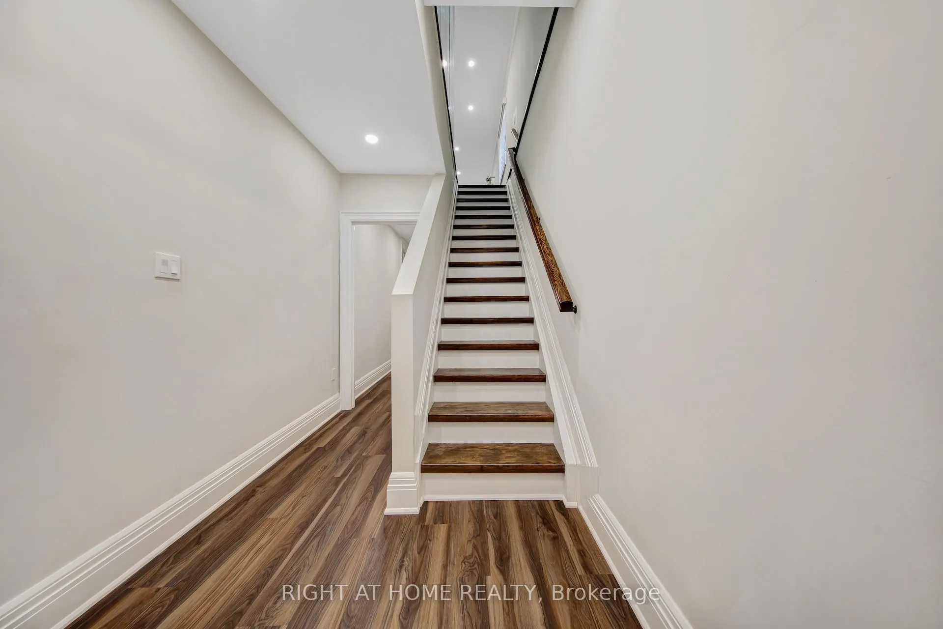 1017 Lorne Park Road