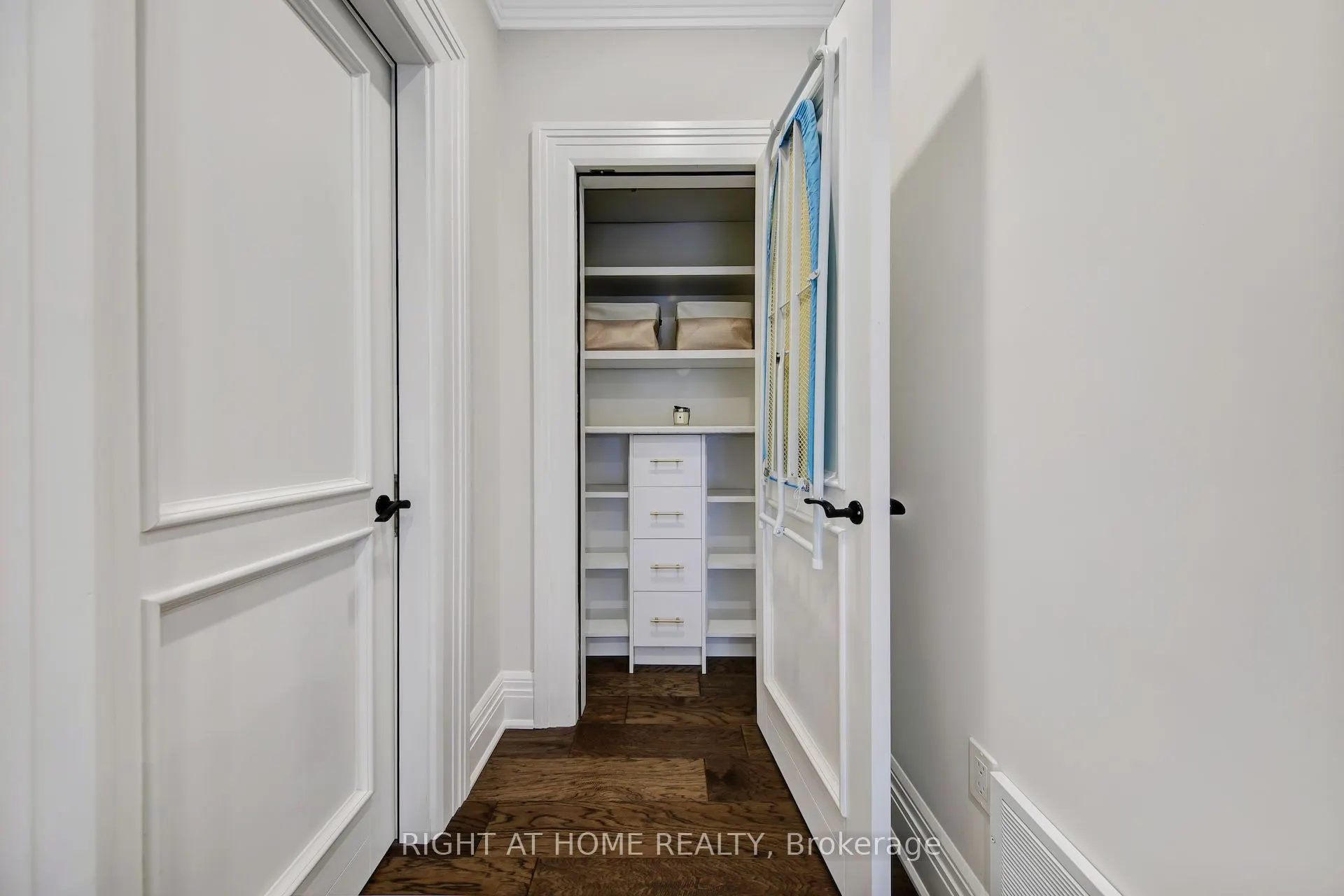 1017 Lorne Park Road