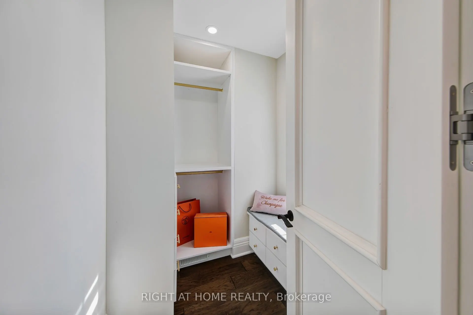 1017 Lorne Park Road