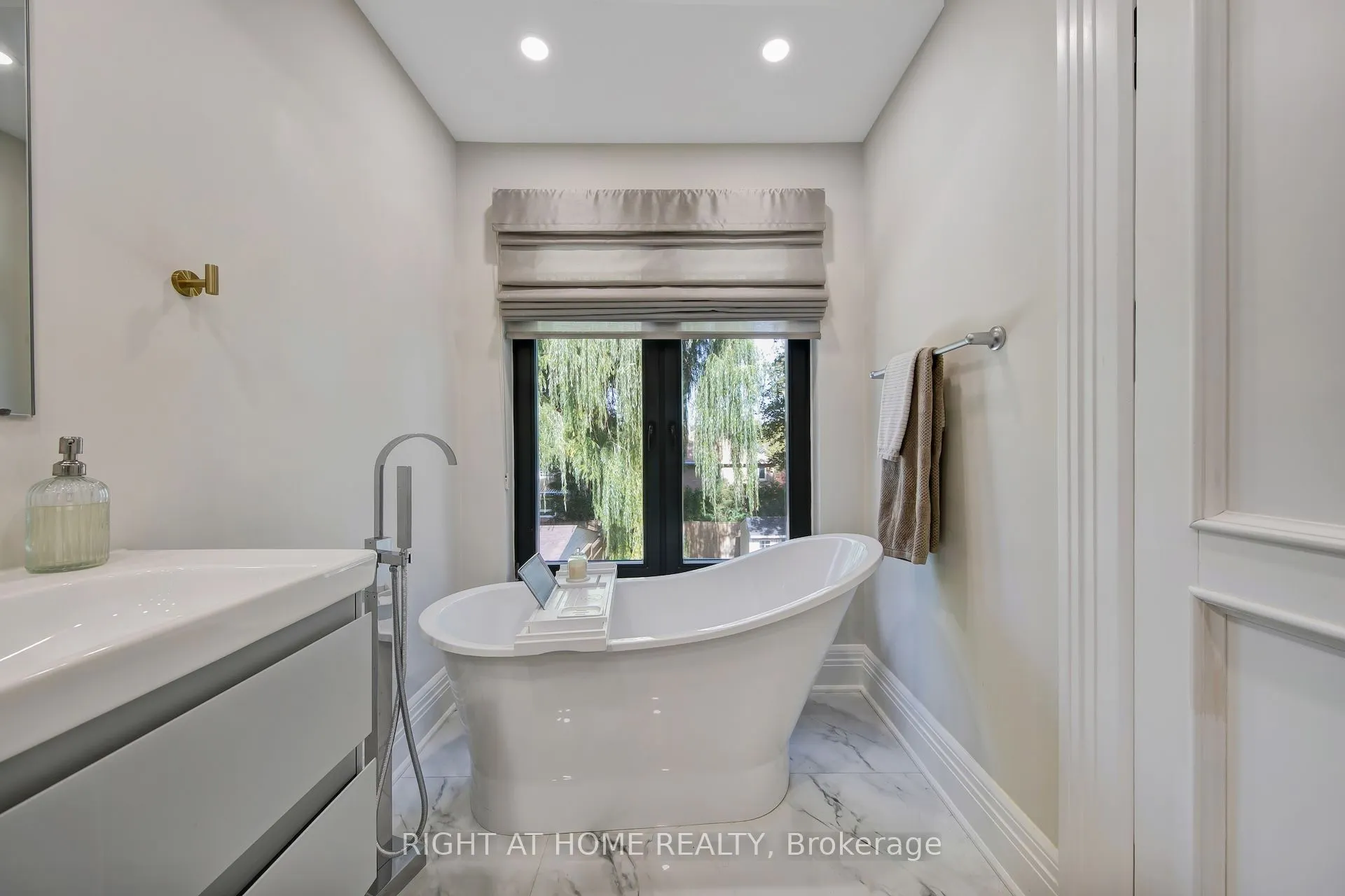 1017 Lorne Park Road