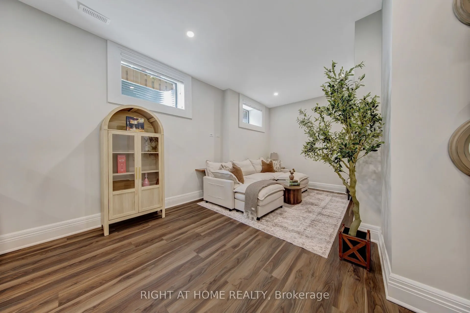 1017 Lorne Park Road